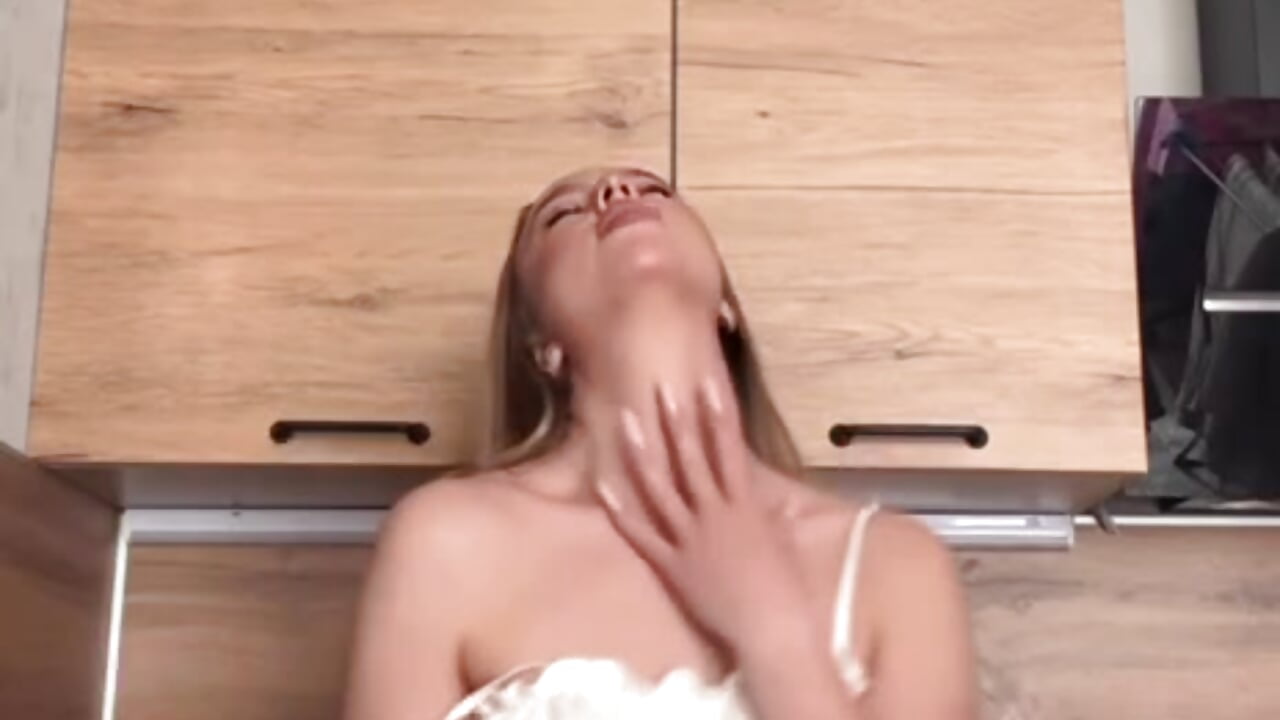 Sweet girl – video modela na kameri zabavva