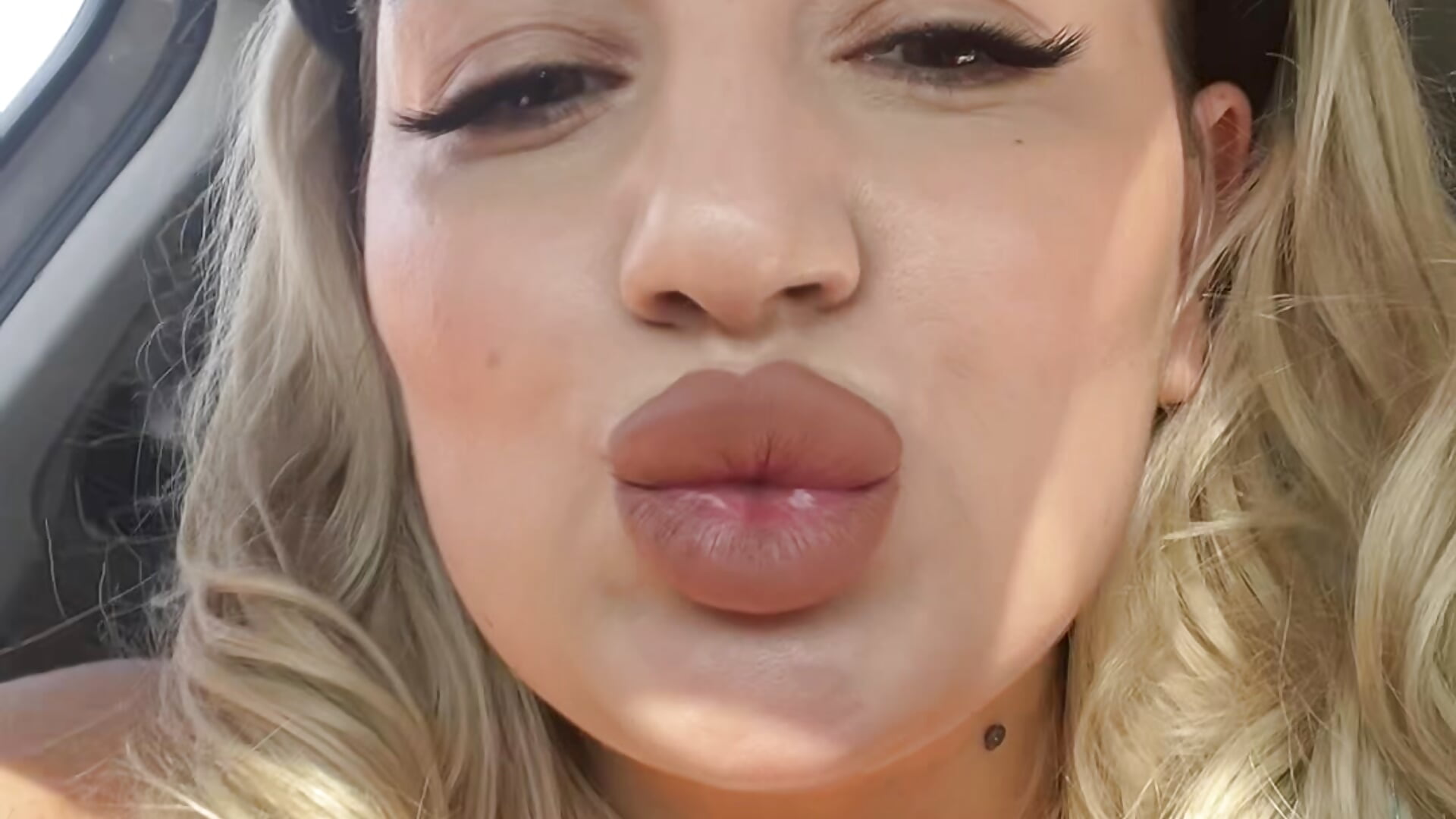 💋 - video by SophieRoouse cam model