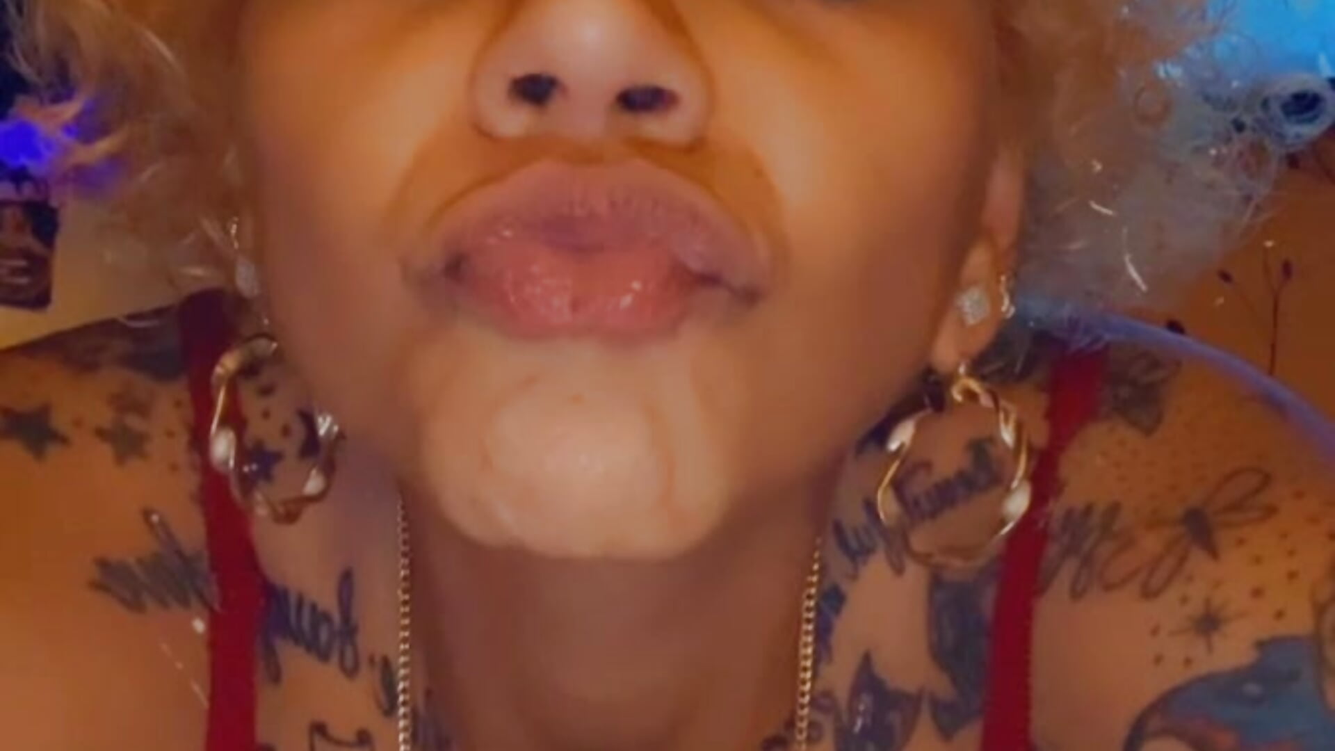 Kisses 💋💋💋 - video by Goddess333777 cam model