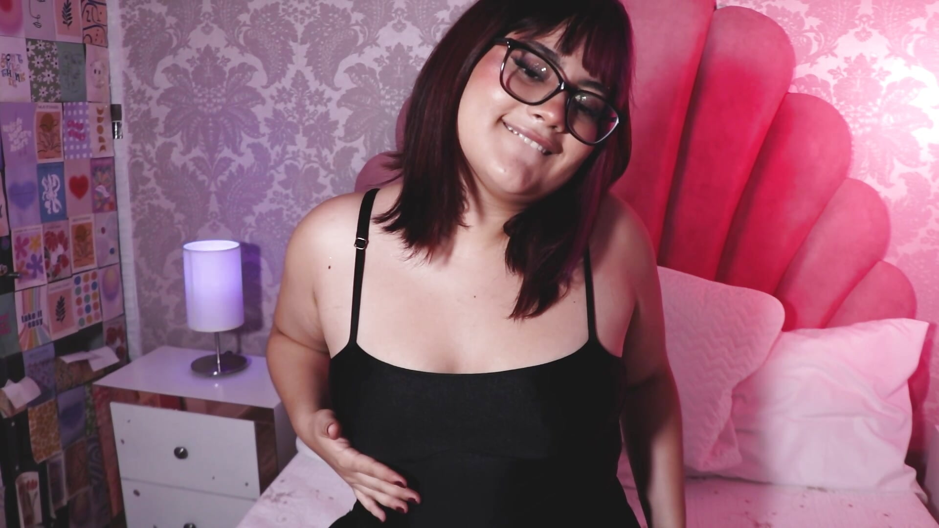 A little reveal - video di EvaSterling modella di cam