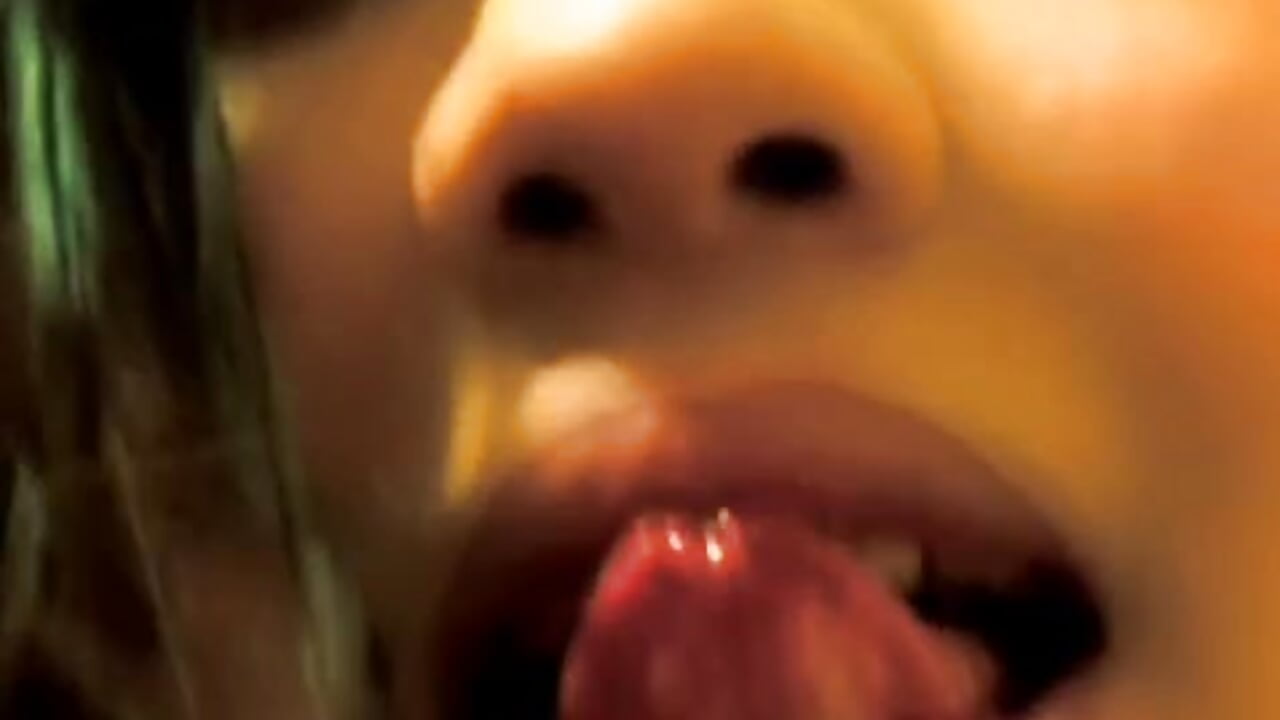 Free Gift - video by AriaGomez_ cam model