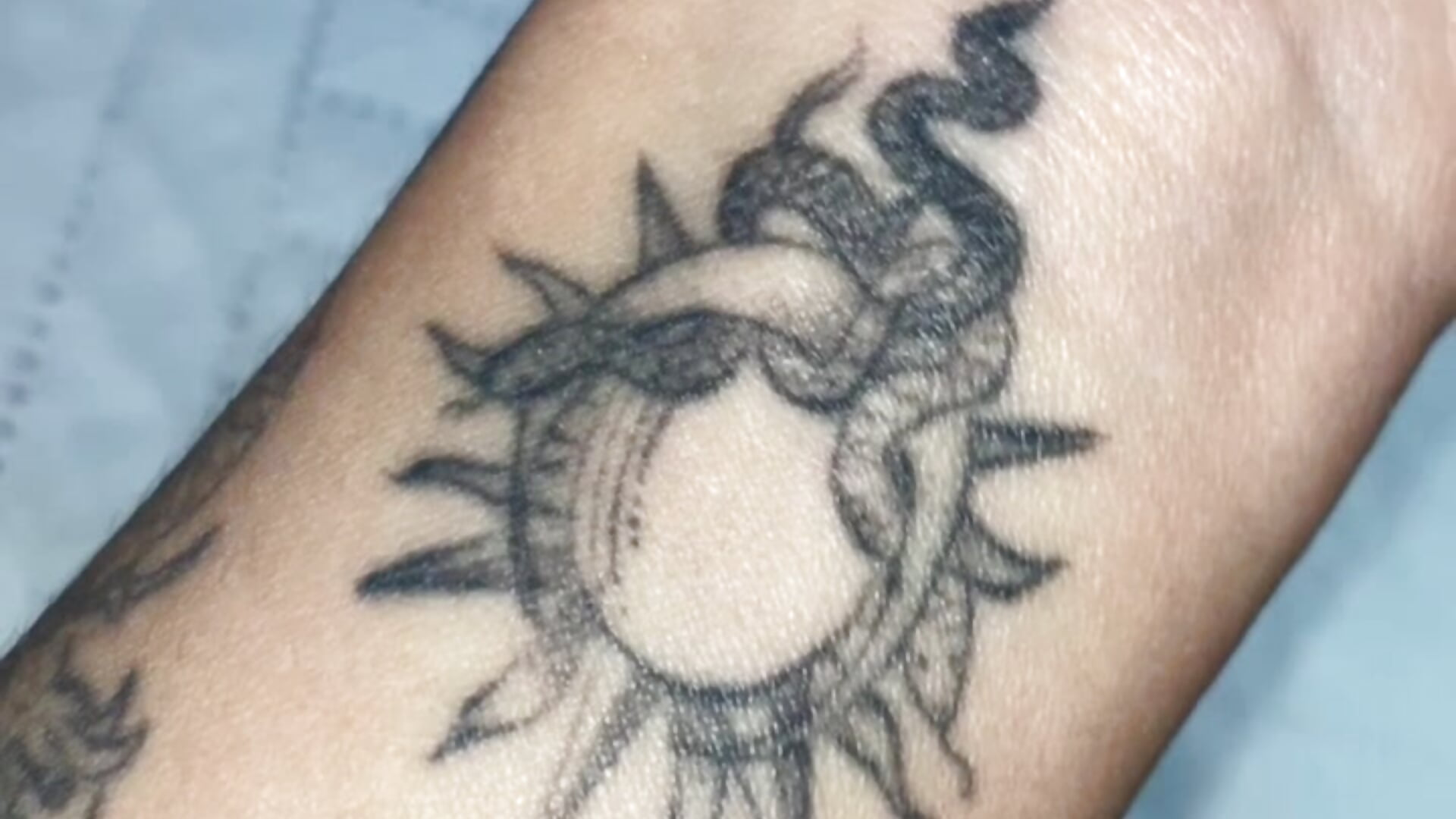 Do you like my tattoos?🔥 - vidéo du modèle de showcams Victoria_Hils