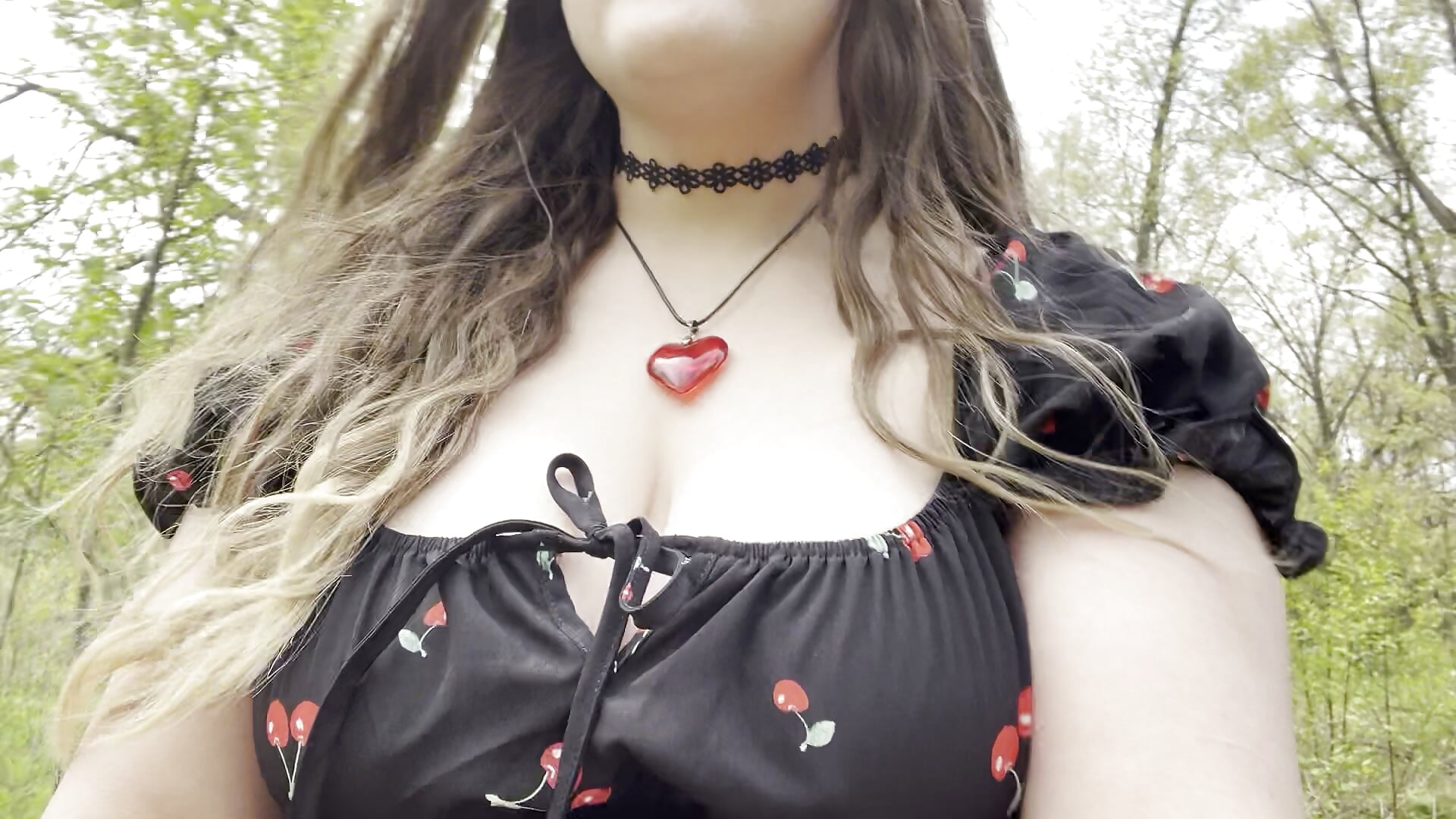 Forest Upclose Cleavage - video by Hazel_Haze cam model