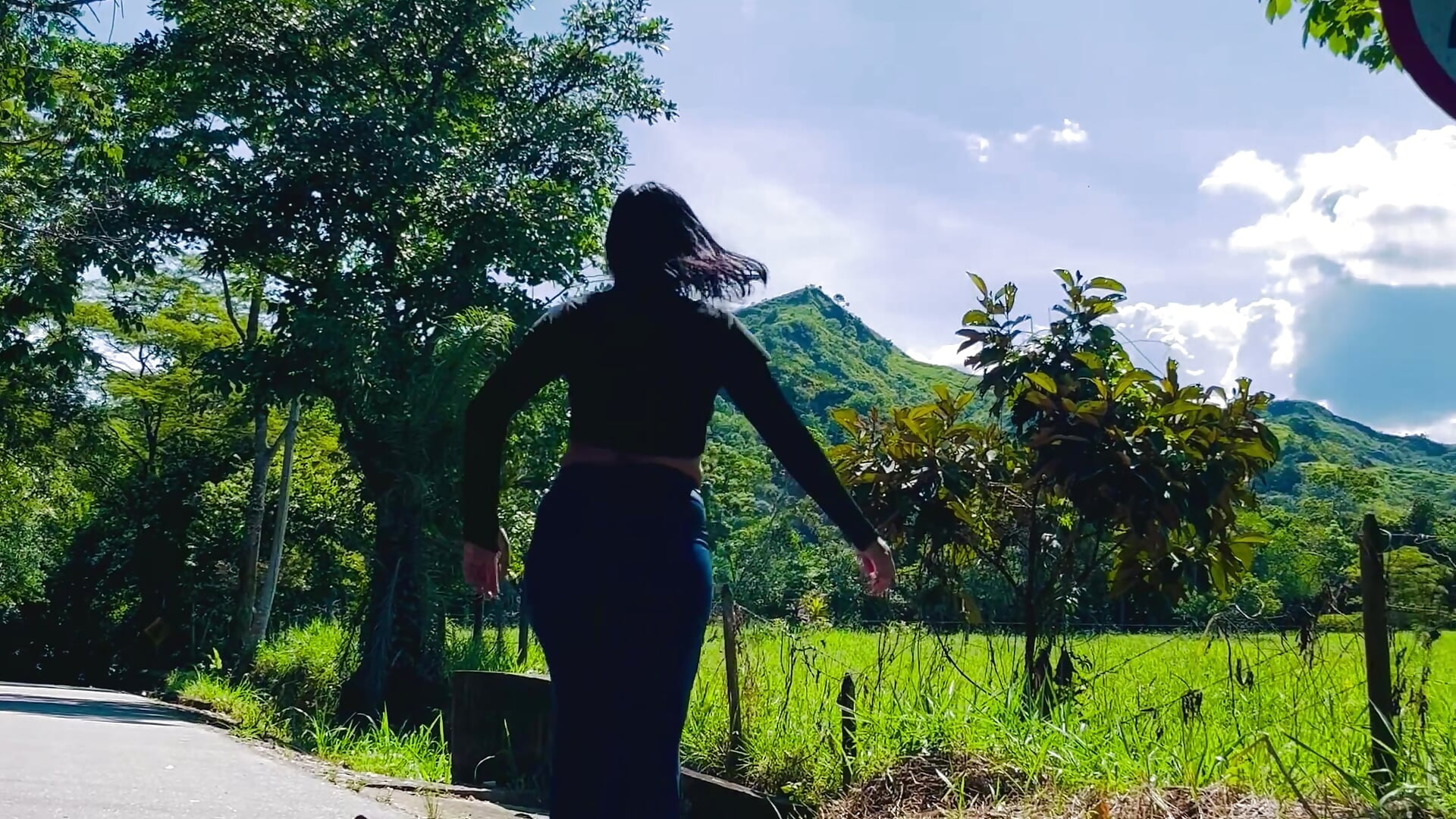 Curves on the road🛣️❤️‍🔥 - video by Ana_petter cam model