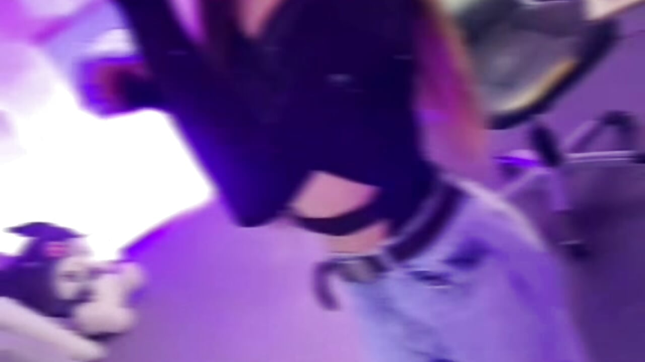 Kiss💕 - video di Megaan_Dolll modella di cam