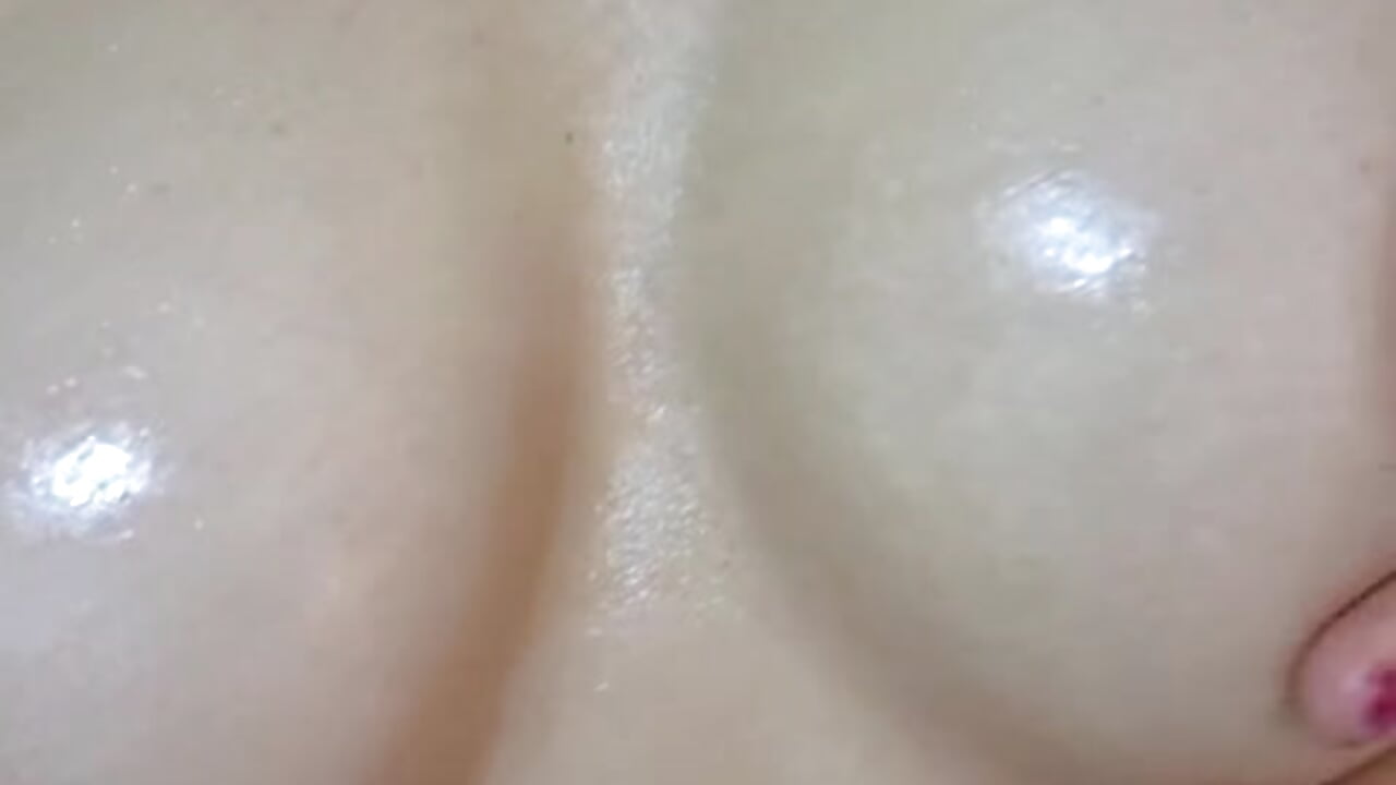 Oily boobs 🔥🍒