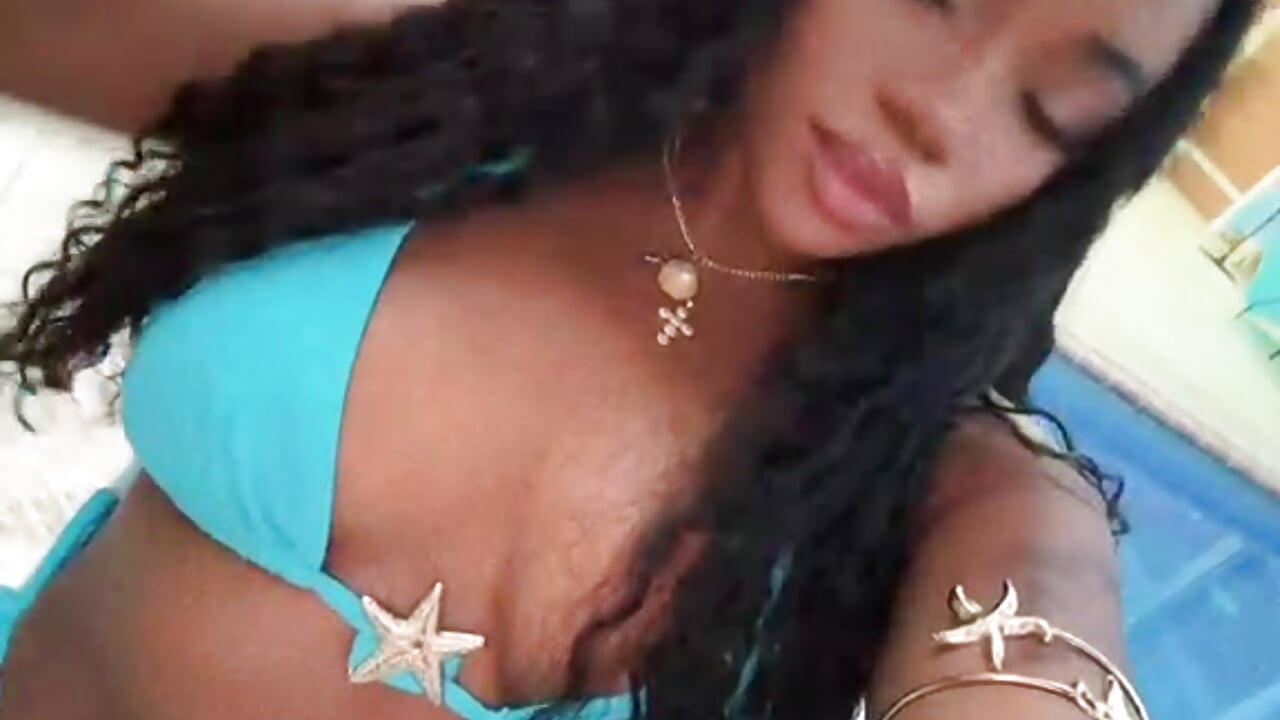 beach girl - video av AmaraNoir1 cam-modell