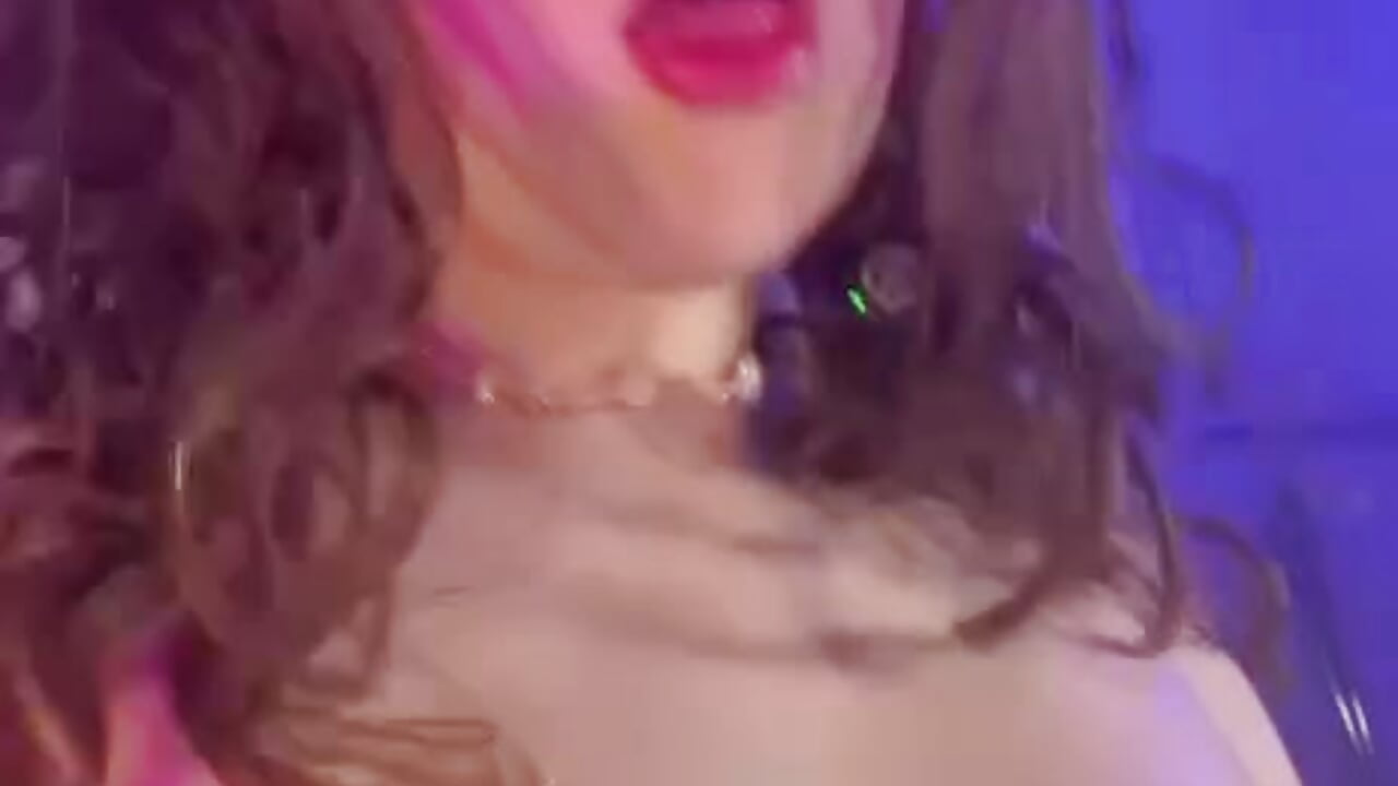 🛢️ Oil + Bouncy Boobs✨ - vidéo du modèle de showcams Lil_Belaa