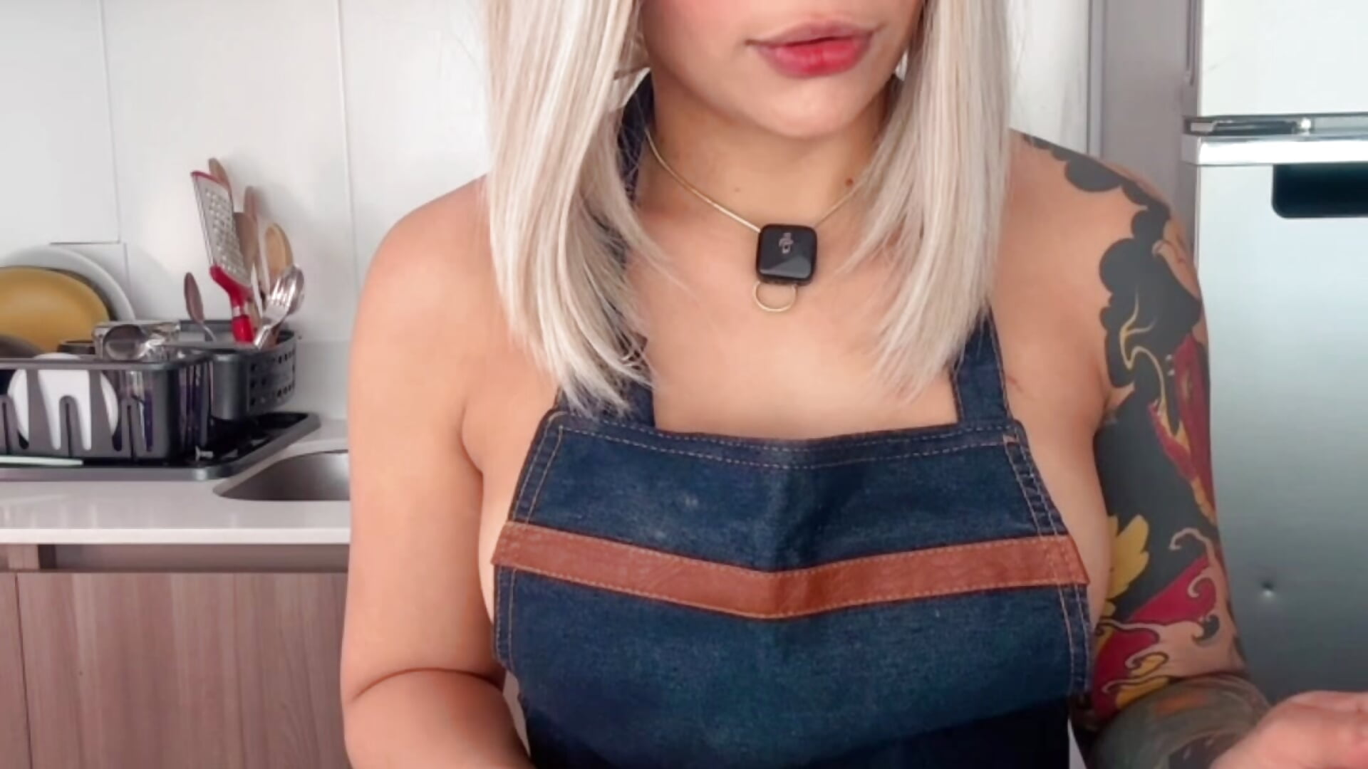 Cooking the breakfast 🥞 just with a little red panty - video by Gioconda_xx cam model