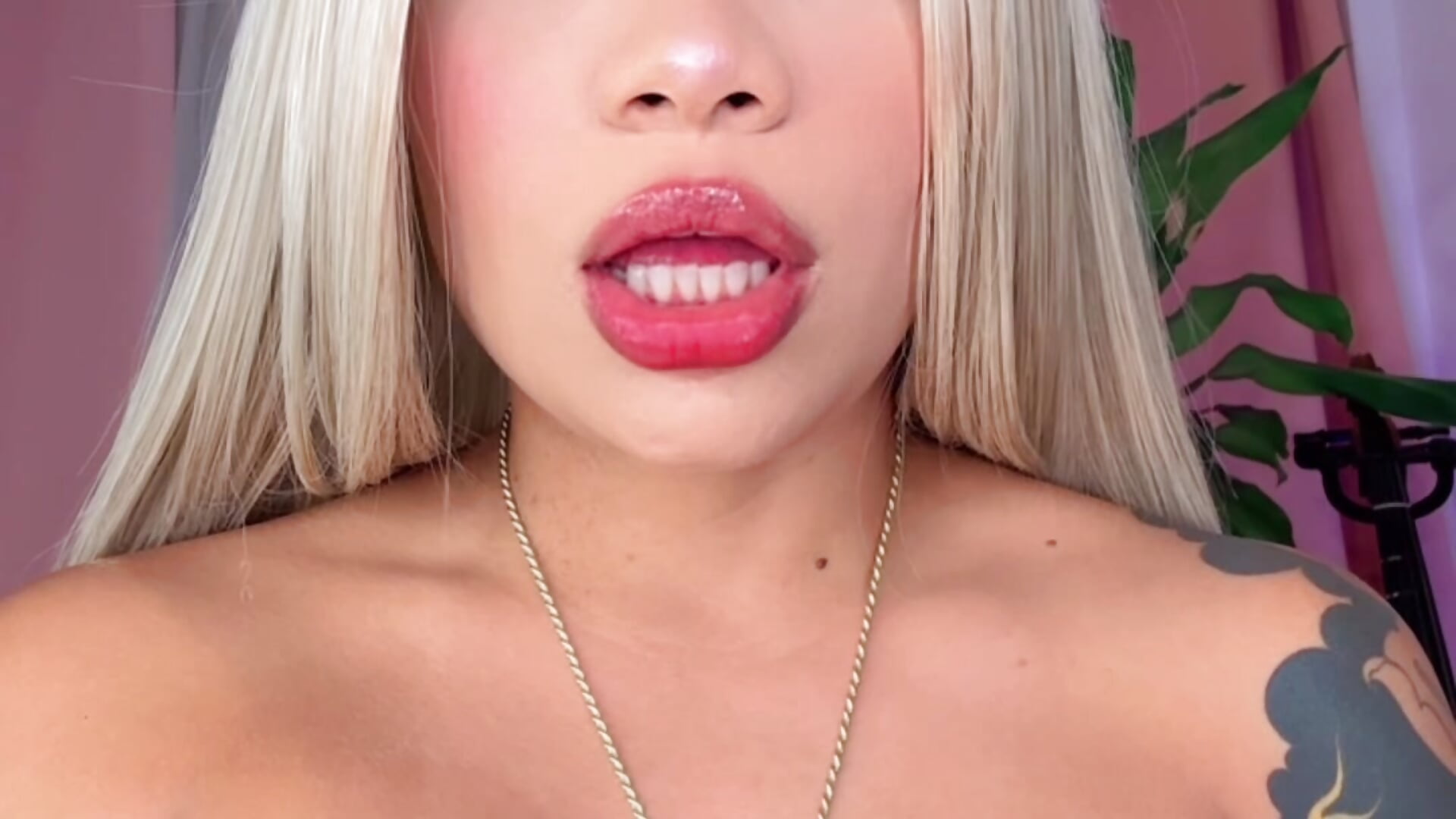 Playing with my tits: Russian Titjob play between my tits 🍒 - video by Gioconda_xx cam model