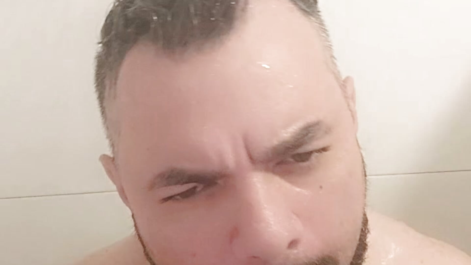 taking a Shower !!－カメラキャストのperverseveteranmanxxxの動画