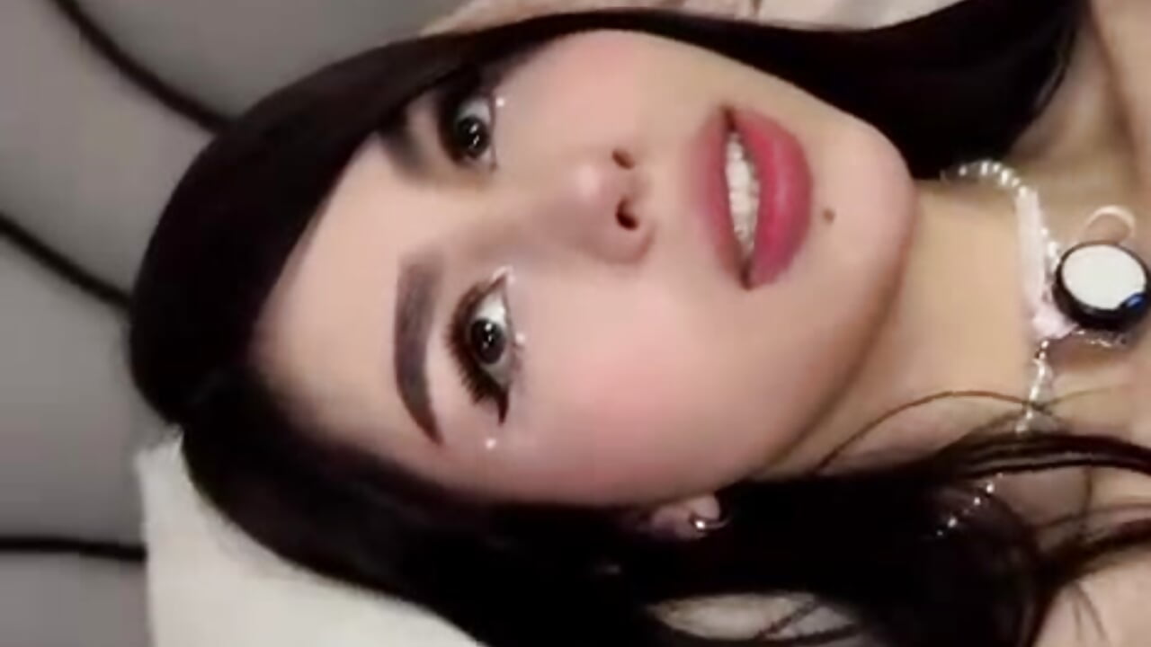 Look, but don't touch. - video by Helena_Whaite cam model