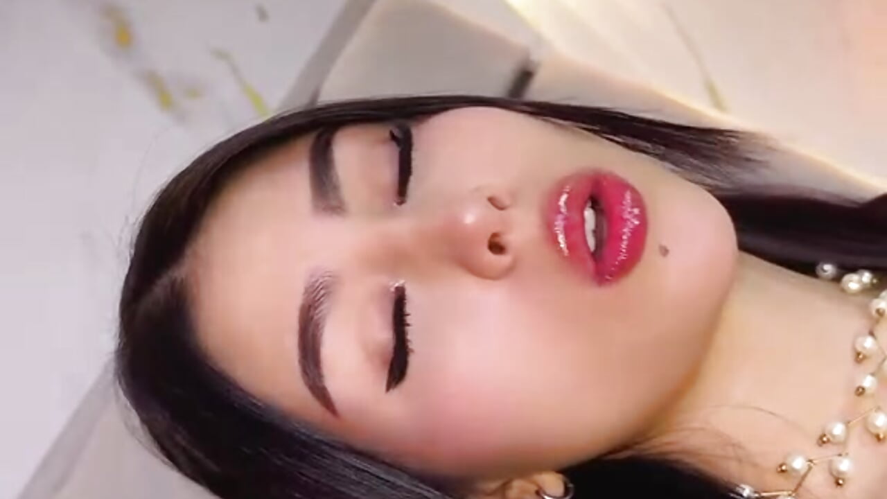 Trying on something you're going to love... - video by Helena_Whaite cam model