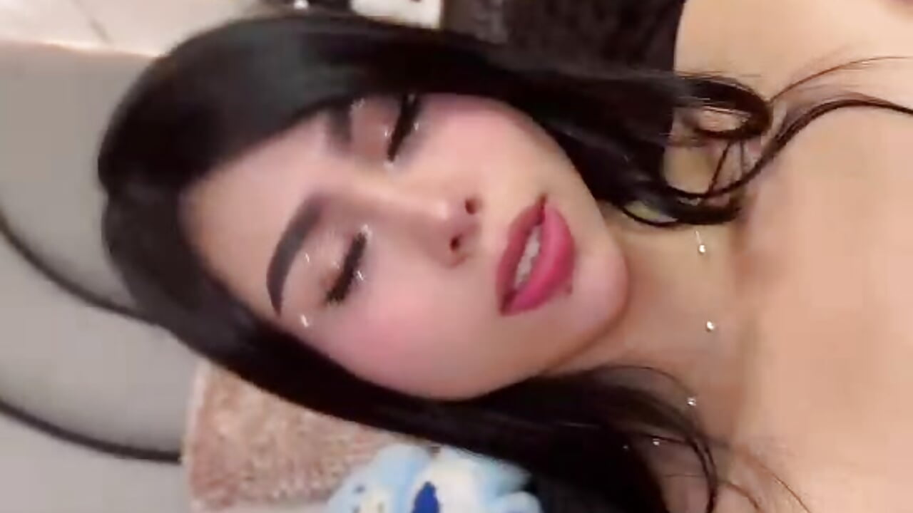 A magnet of bad ideas but very good angles - video by Helena_Whaite cam model