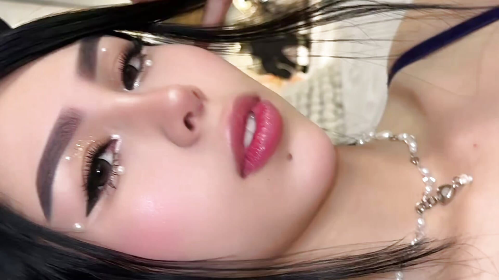 🫰🏻 - video by Helena_Whaite cam model