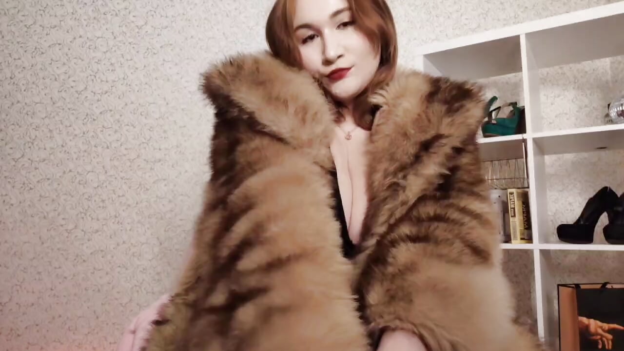 Goddess In Furs - vídeo de la modelo de cam pixypixenx