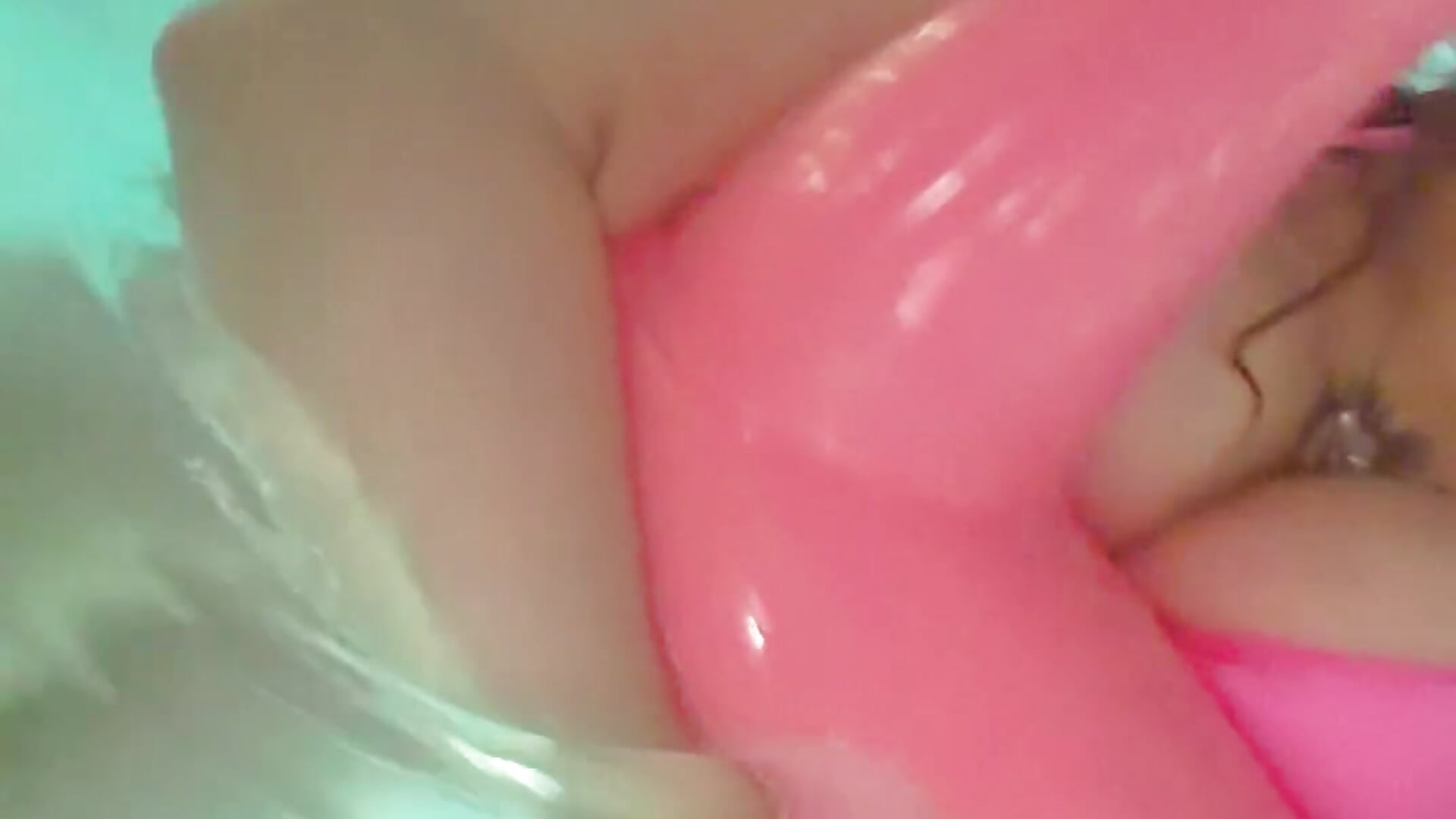 Will you swim with me? - video di FlashTitsRoyal modella di cam