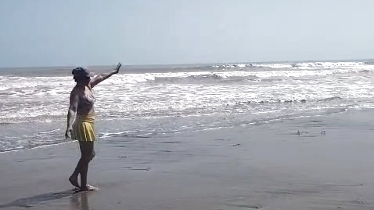 pretty in the beach－カメラキャストのirlys_naiaの動画