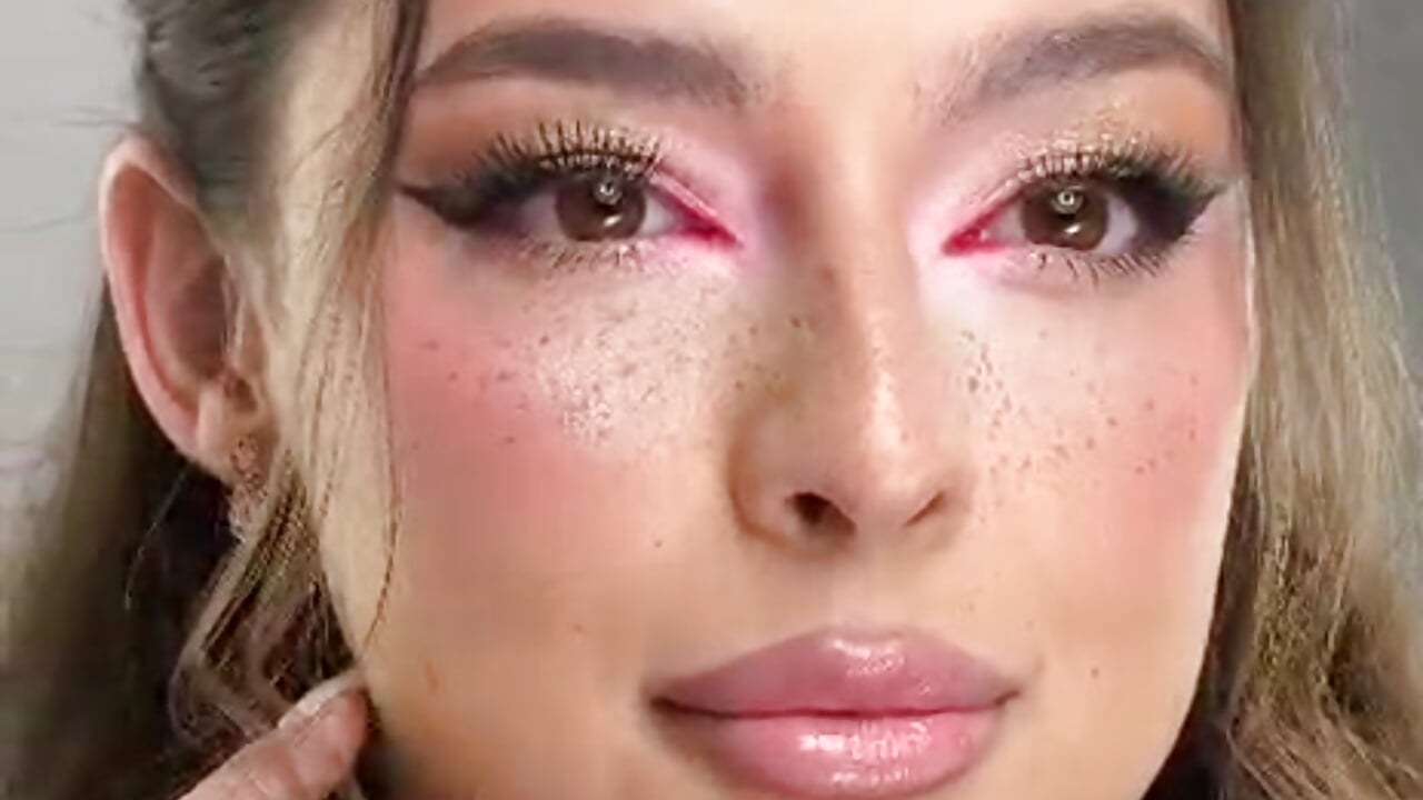 Did u 👀 the 🦋 — filmik ScarletColesX, modela(-lki) na kamerkach