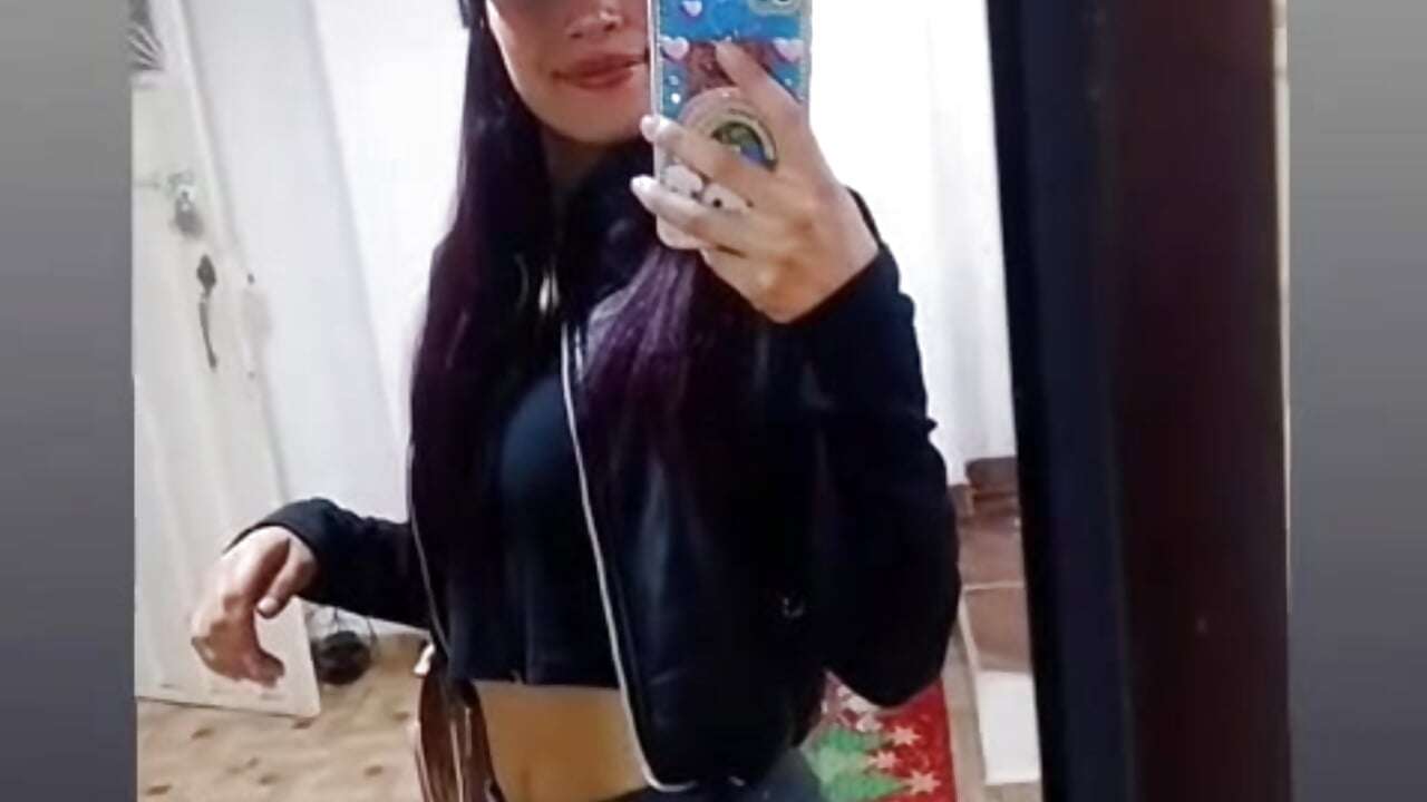 just hanging around - video by scarlett_mooe cam model