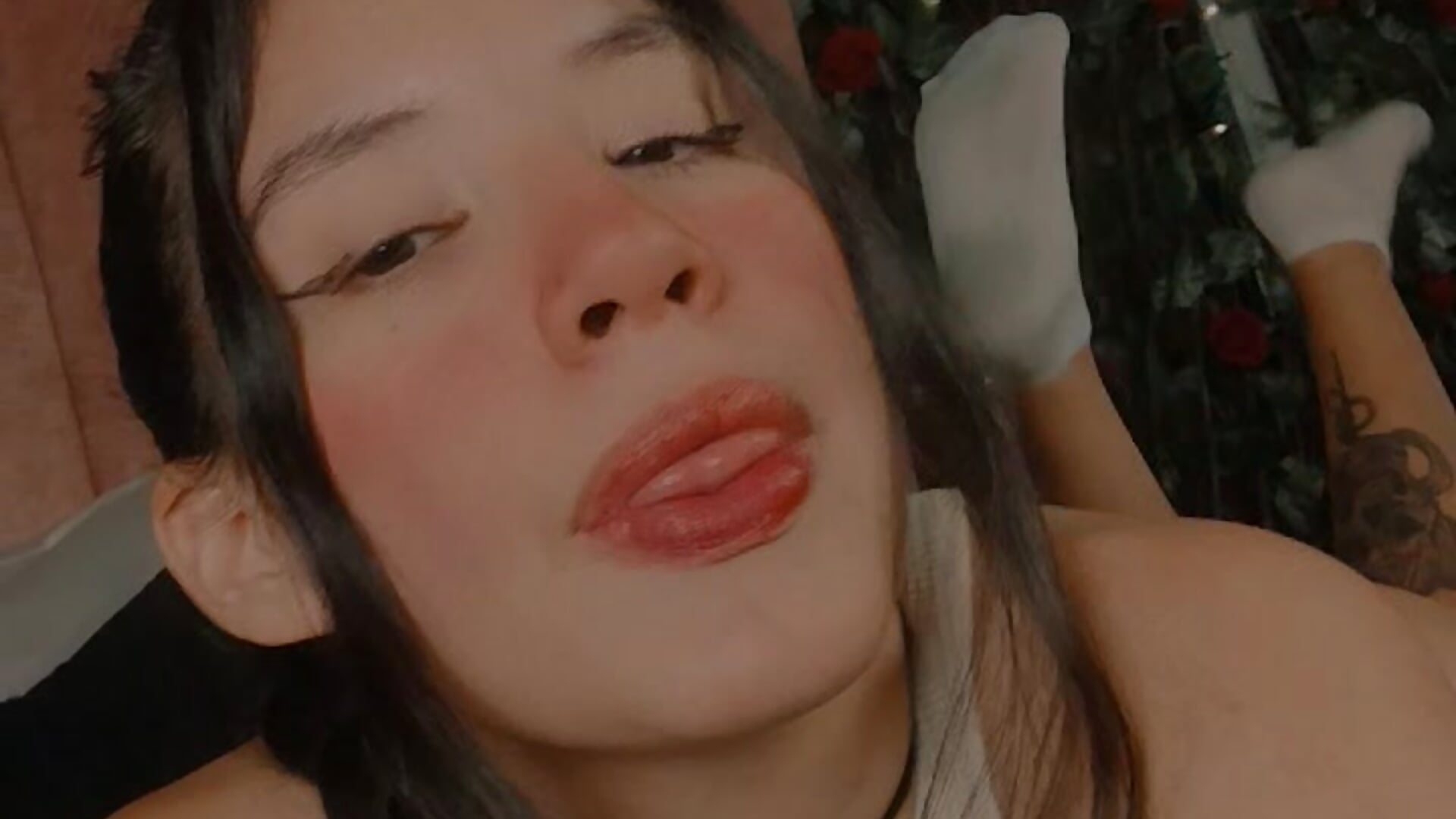 A little view of me - video by coralinesaenzz cam model