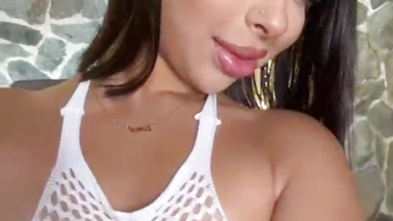 Sweet eyes, mischievous mind. 😏 - video by GabyJones_ cam model