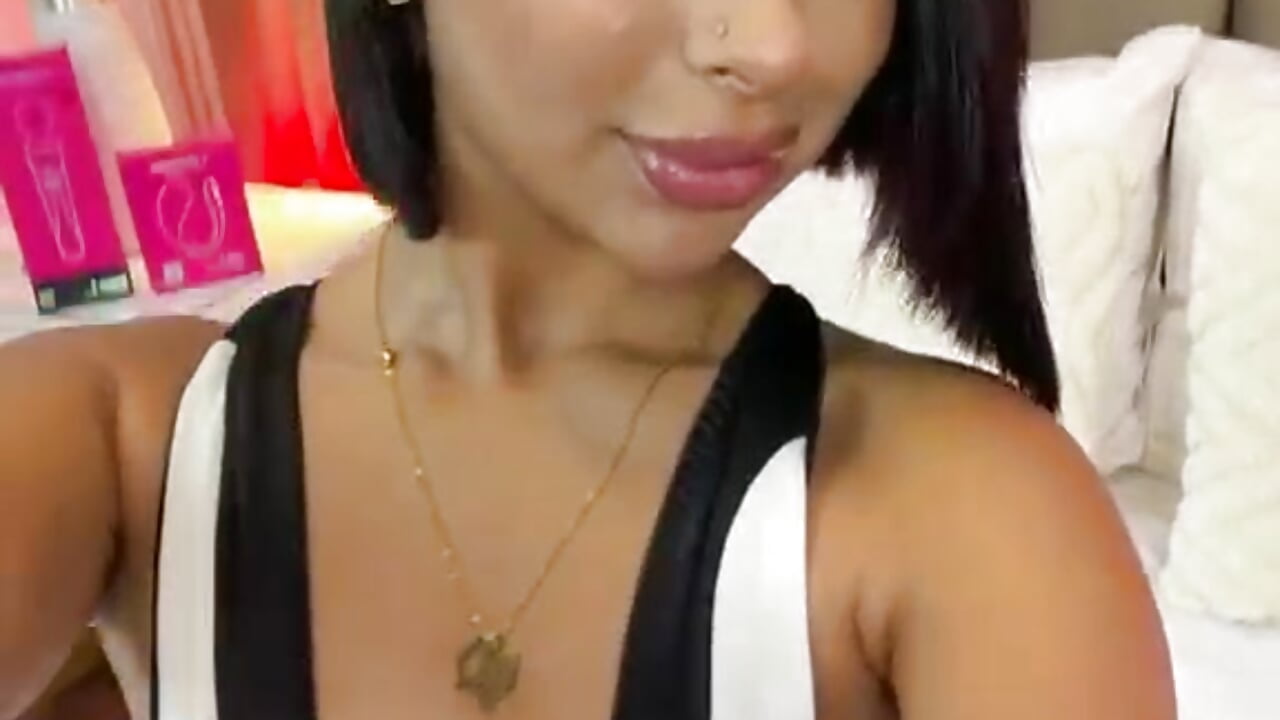 🔥😈 TODAY MY FUCK MACHINE COMES WITH THE DESIRE TO PLAY WITHOUT REST... 💦🍑 WHO IS DARE TO TURN IT - video by GabyJones_ cam model