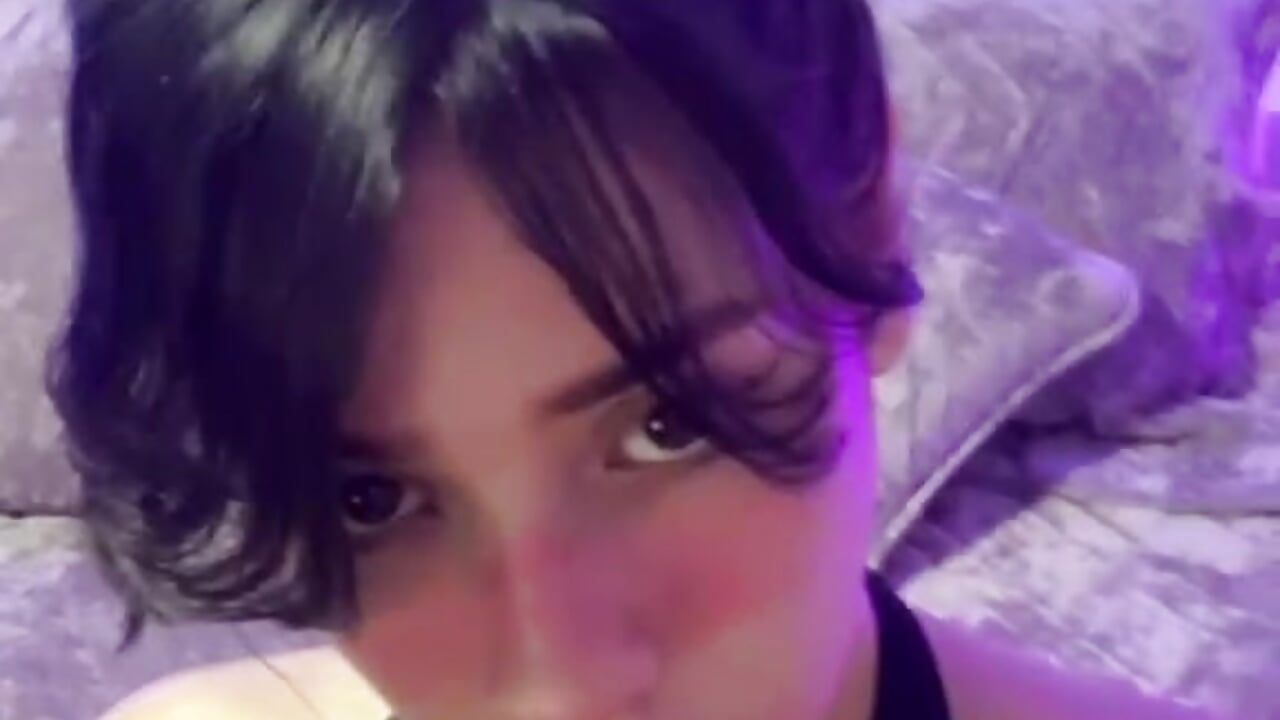 Sexy hairstyle – video modela na kameri LiLuciana
