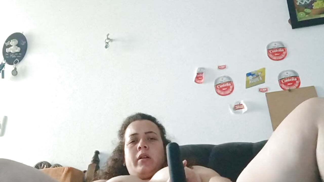 Masturbating with a dildo domi – video modela na kameri amaia_15
