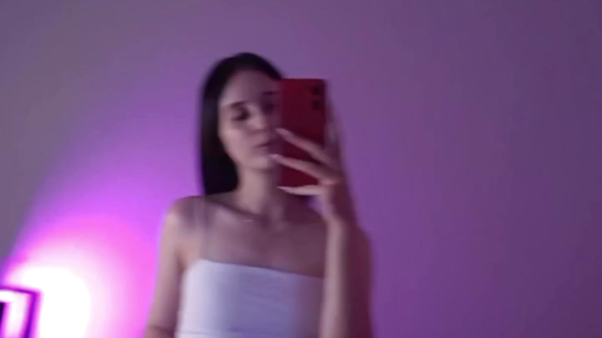 Just me – video af MaeEverly