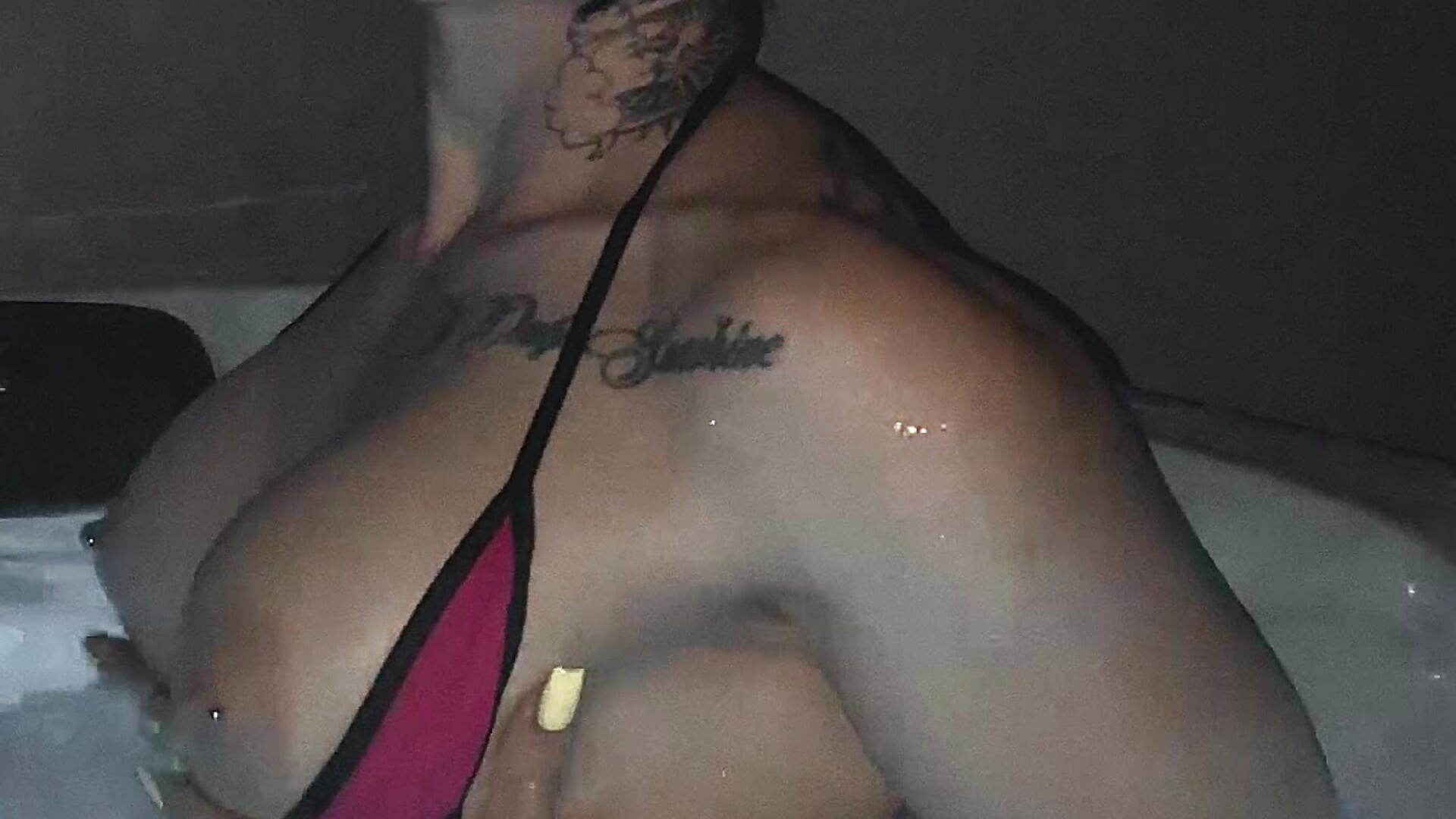 Mes gros seins dans le jaccuzi 🫣🥵 – video od webkamerové modelky Valentina_Coppola