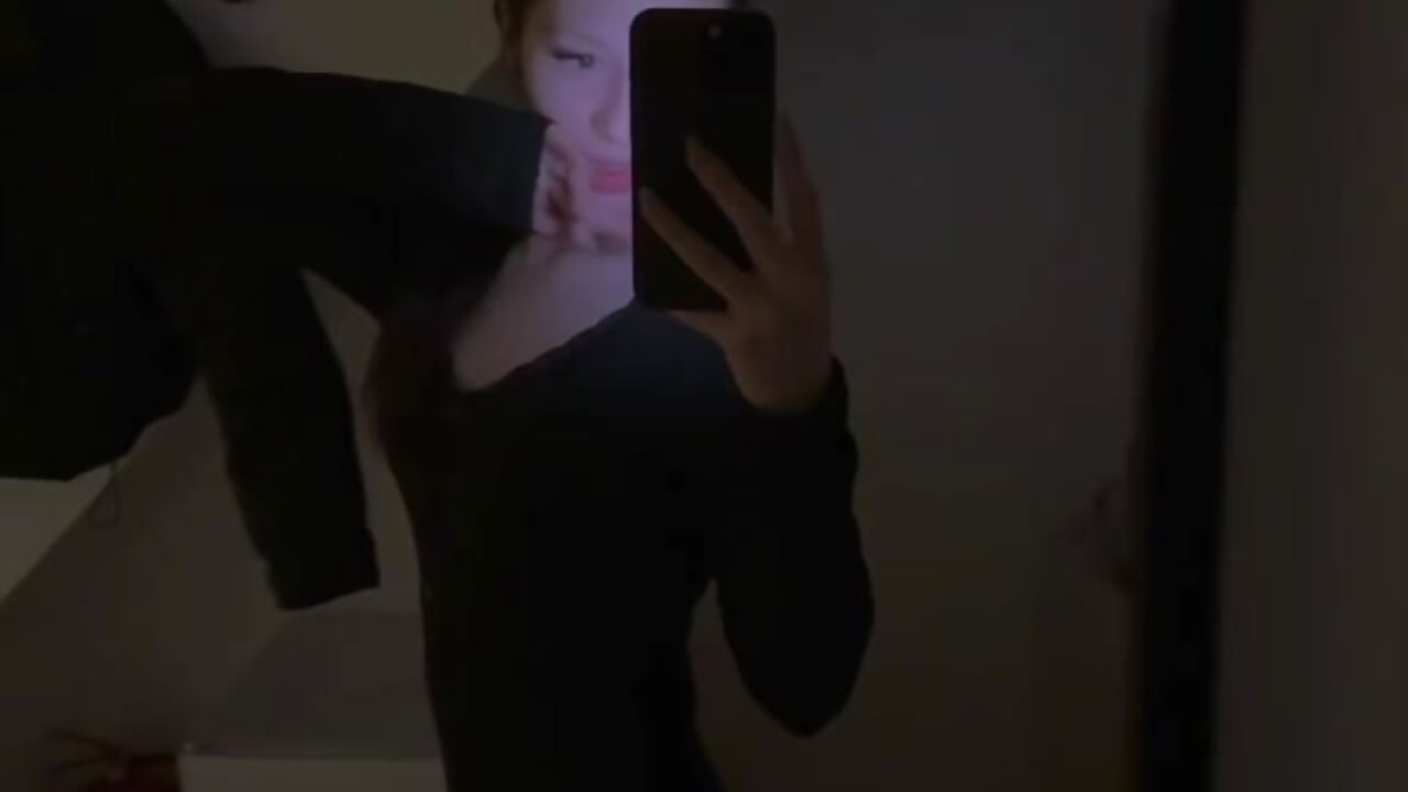In the mirror🤞💋 - video by nivorelle cam model