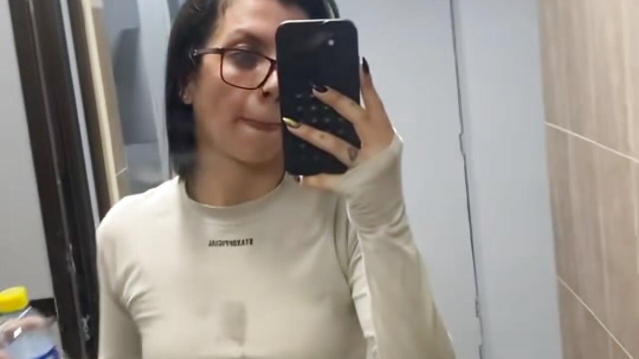 So sweaty after gym - vídeo de la modelo de cam DinahCarter