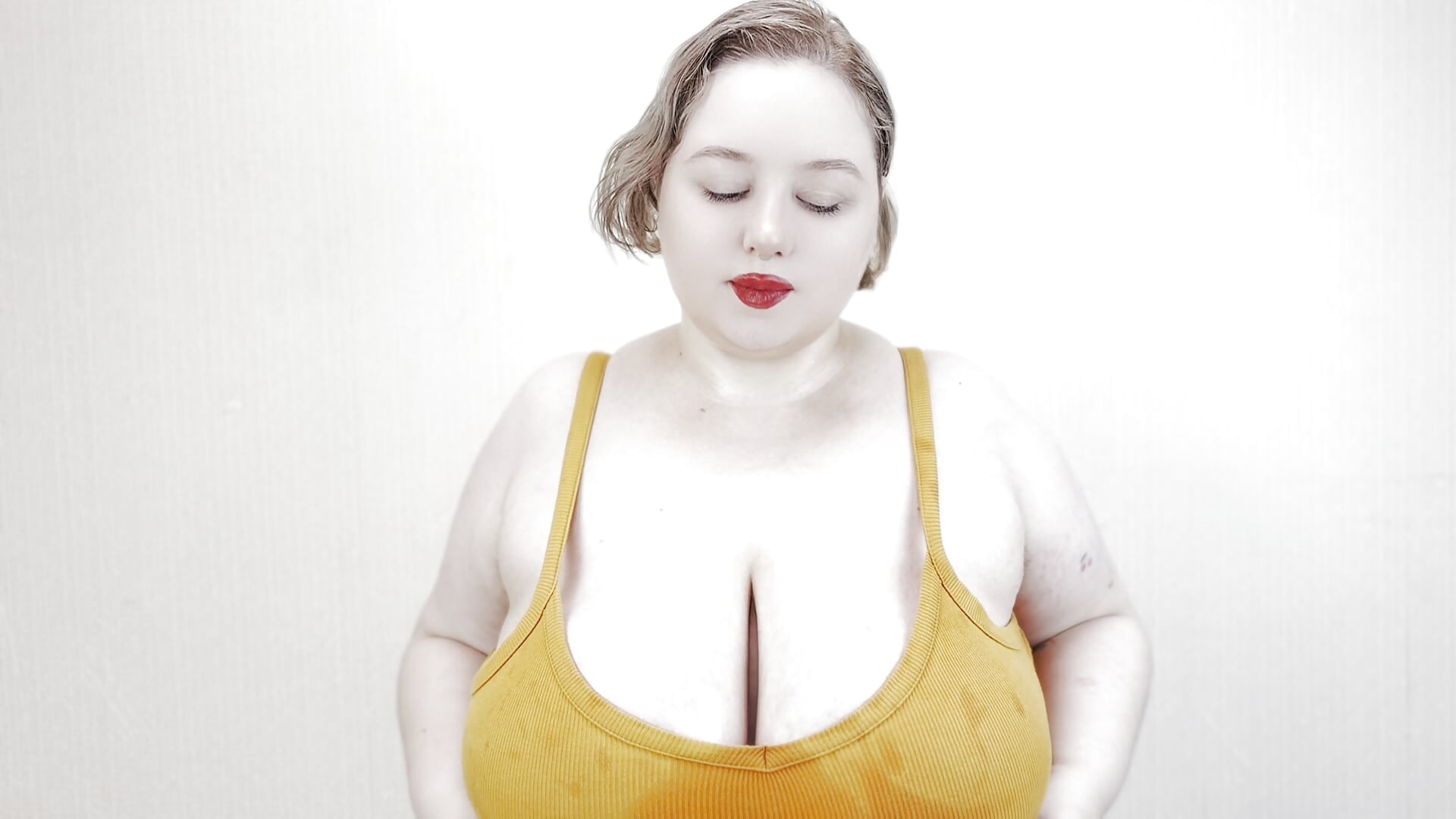 Busty Sweaty Bitch Gives You JOI & CBT – видео вебкам-модели mistress_molly