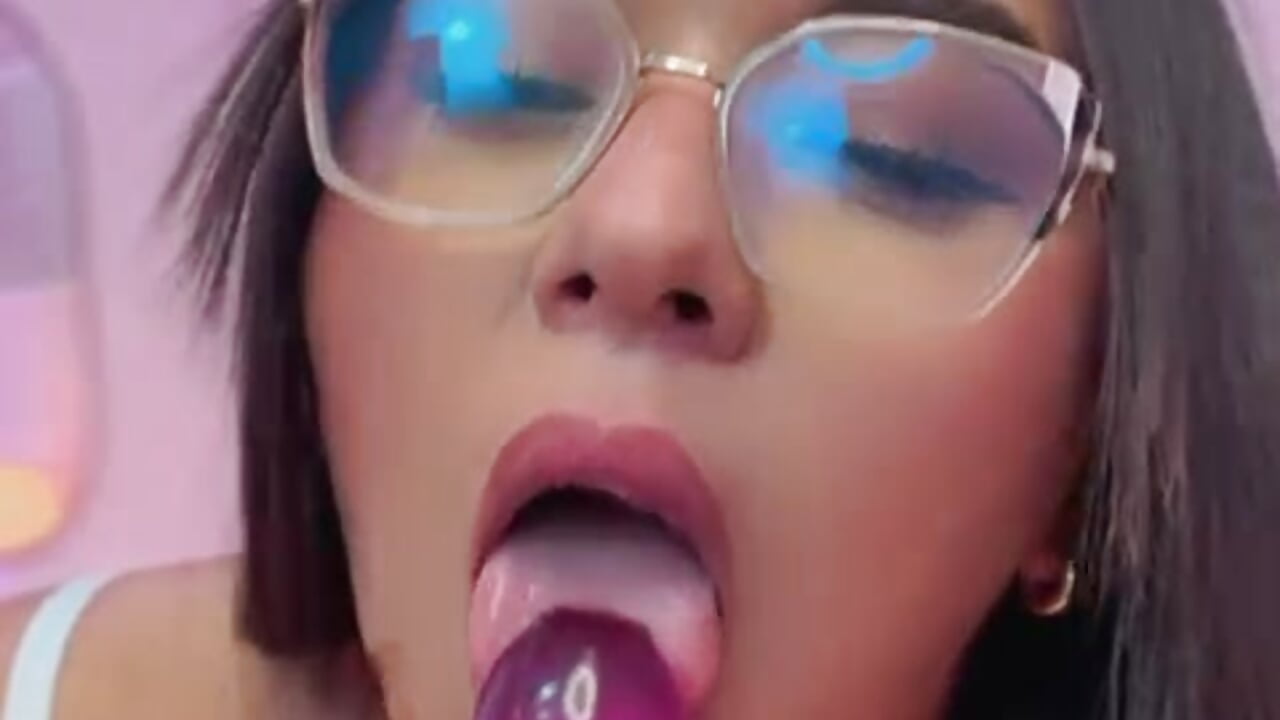 Sucking - clip cu Kitty_lulu_ model videochat