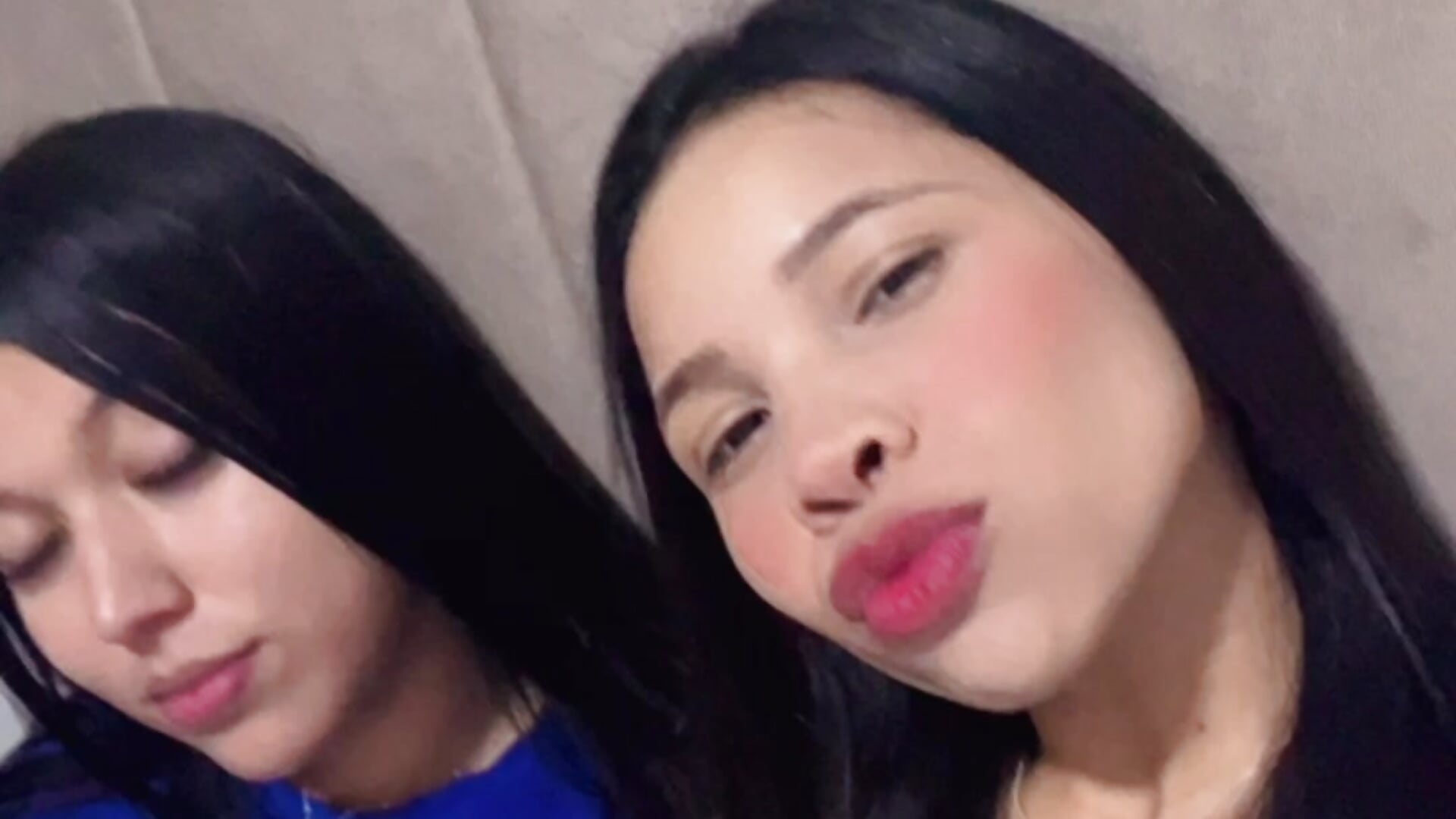Kiss hot