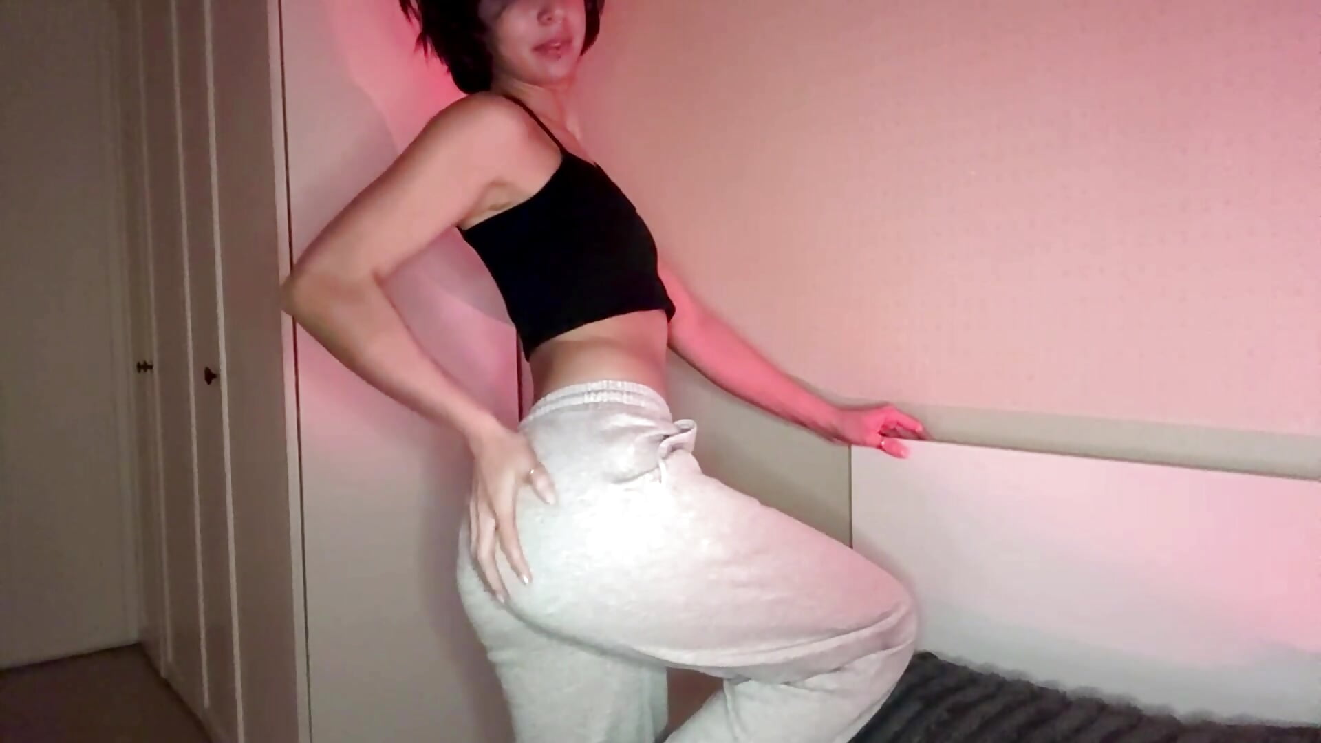 ♥ Blow kiss to u ♥ – video af JessiaRuezga cam-model