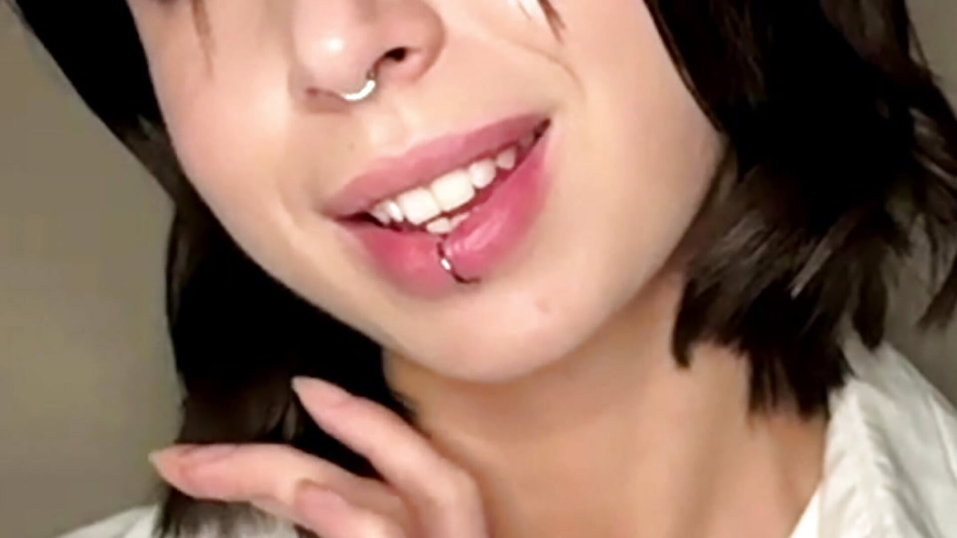 Dark Hair Magic - video di JessiaRuezga modella di cam