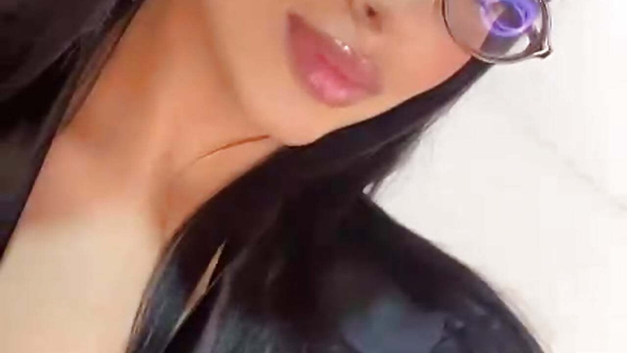 welcome to my room - video by luna25__ cam model