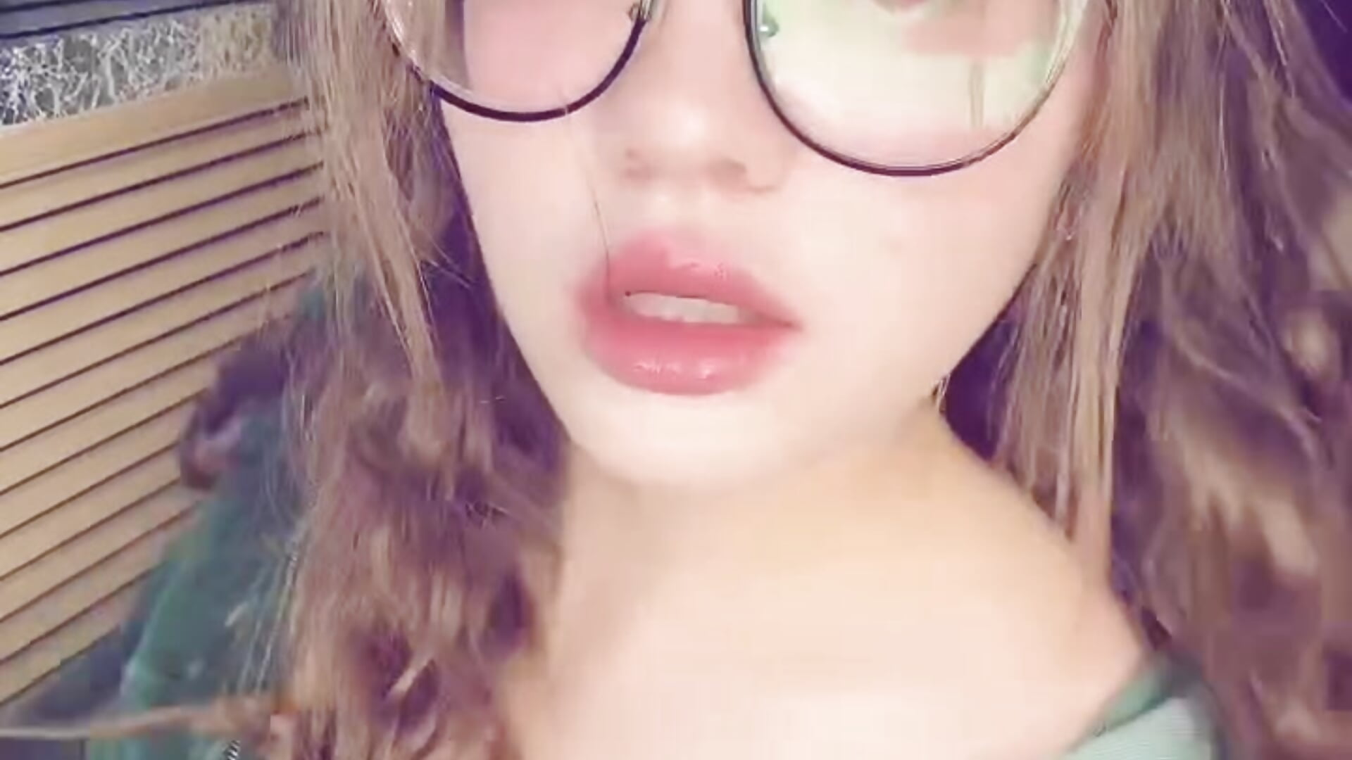 >_< - video by RebekahEifler cam model