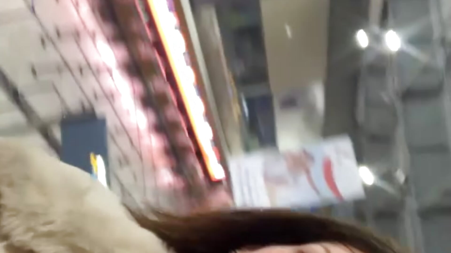 on the move 🏃🏻‍♀️ - vidéo du modèle de showcams ElsaSnowxox
