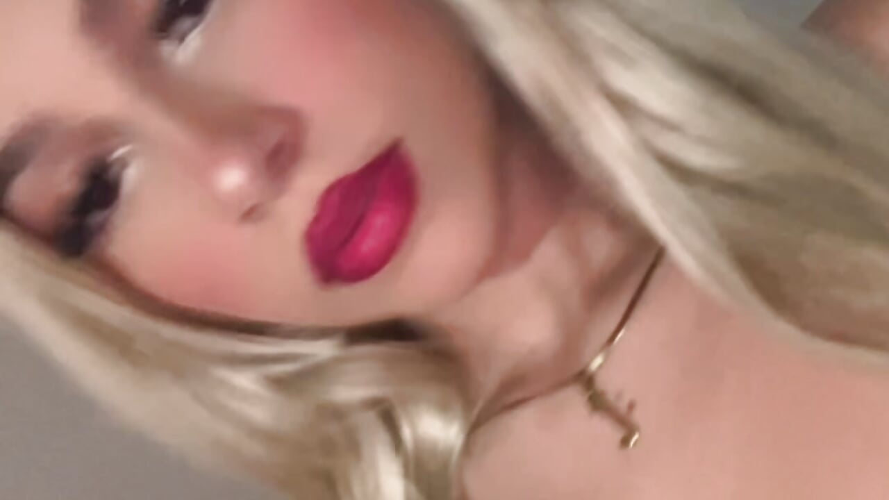 ✨ - video by cinniaa_ cam model