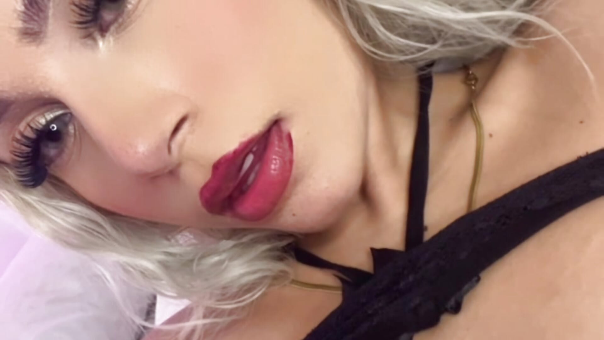 💋 - video by cinniaa_ cam model