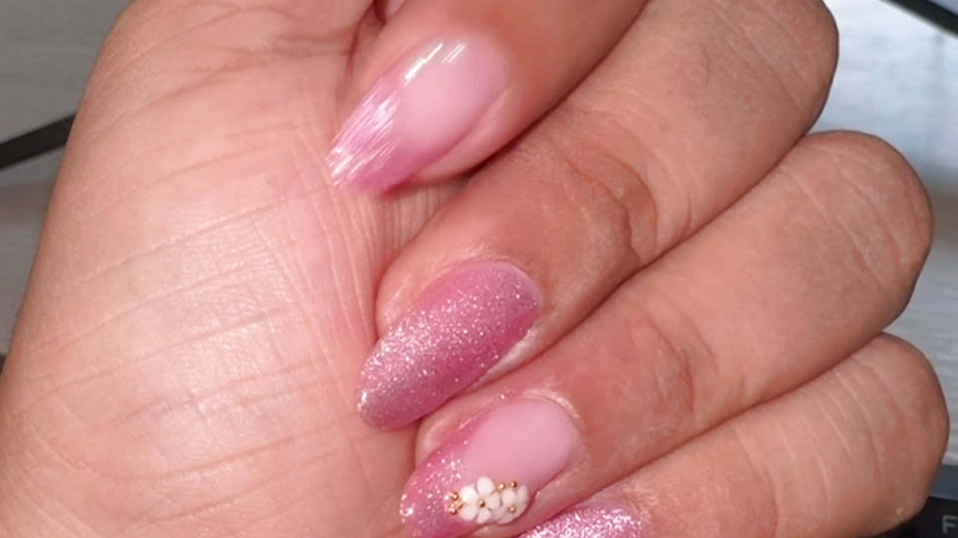 My cute nails – video od webkamerové modelky Gingercurls