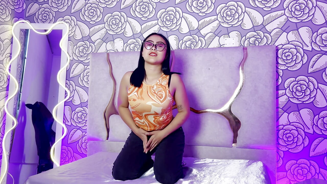 sexy mee 😈 – video modela na kameri Amhira_Tay