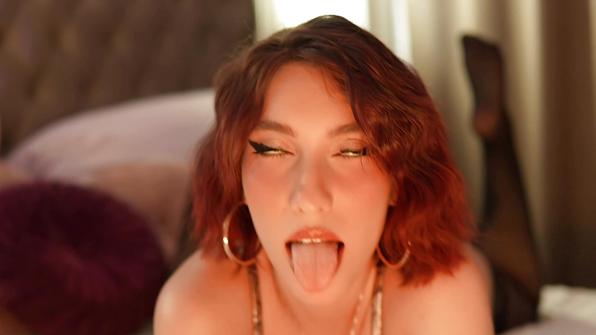 Follow my moves - video by IvyAdler cam model