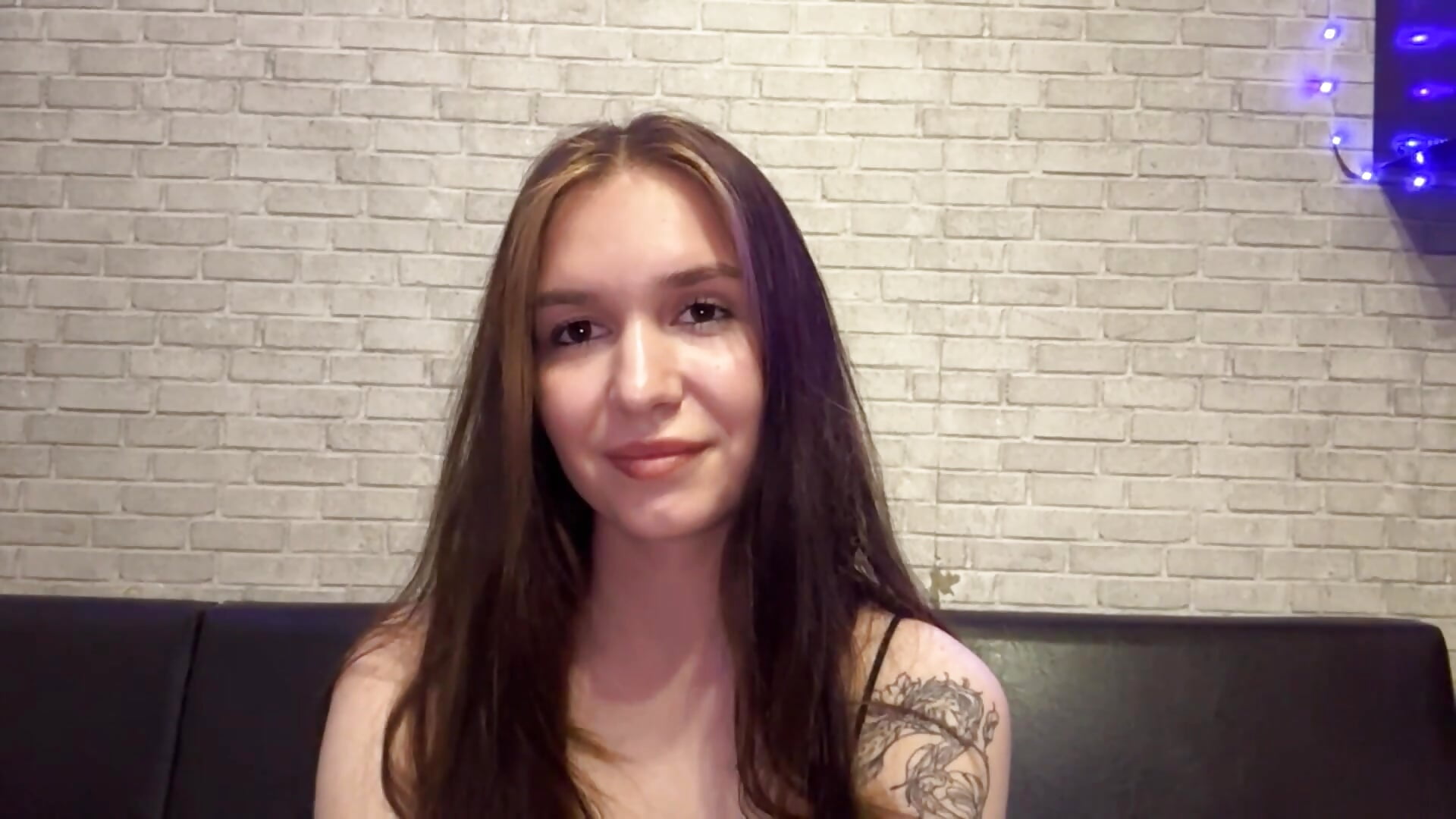 Awaken_the_Dawn - vídeo de la modelo de cam Vitacute