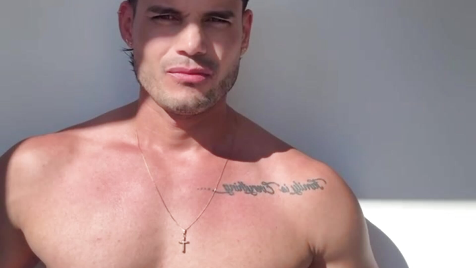 WhatsApp Video 2026-05-12 at 9,49,09 PM – video modela na kameri santiago_santii