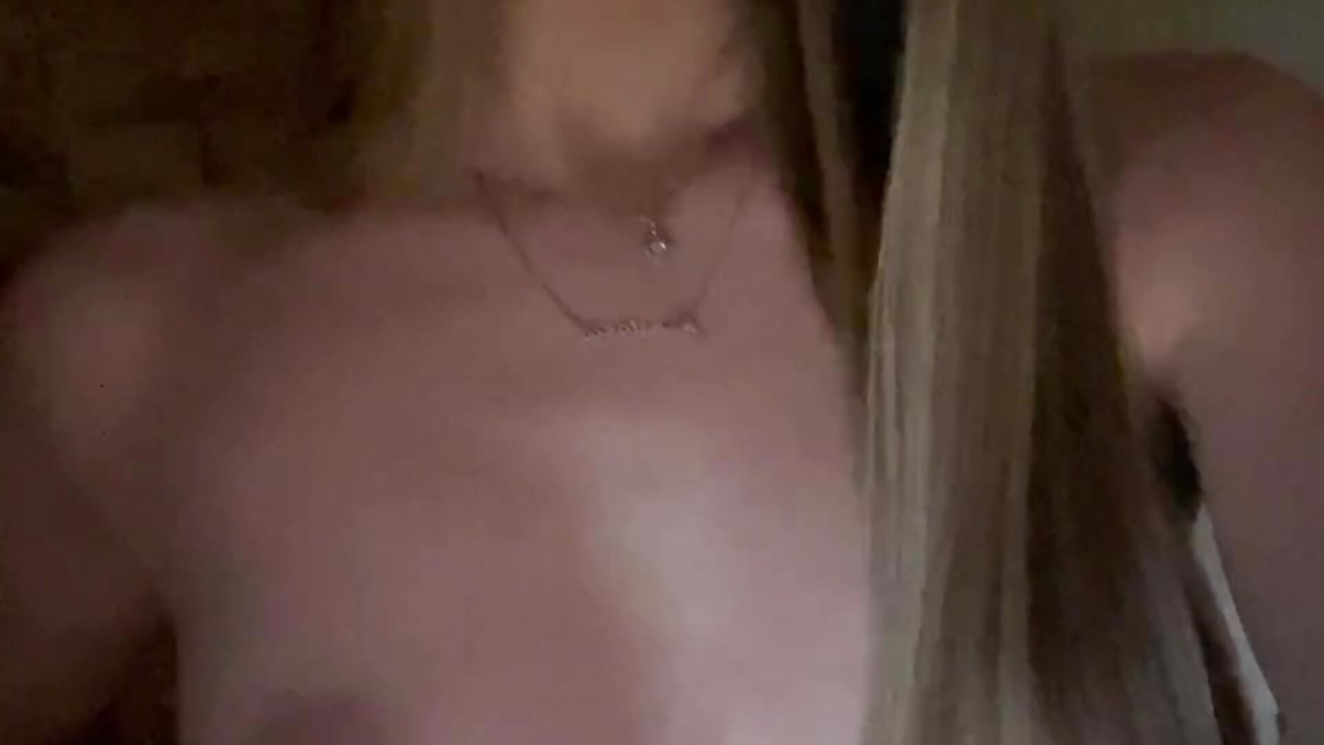 boobs :P – video od webkamerové modelky HoneysPiee