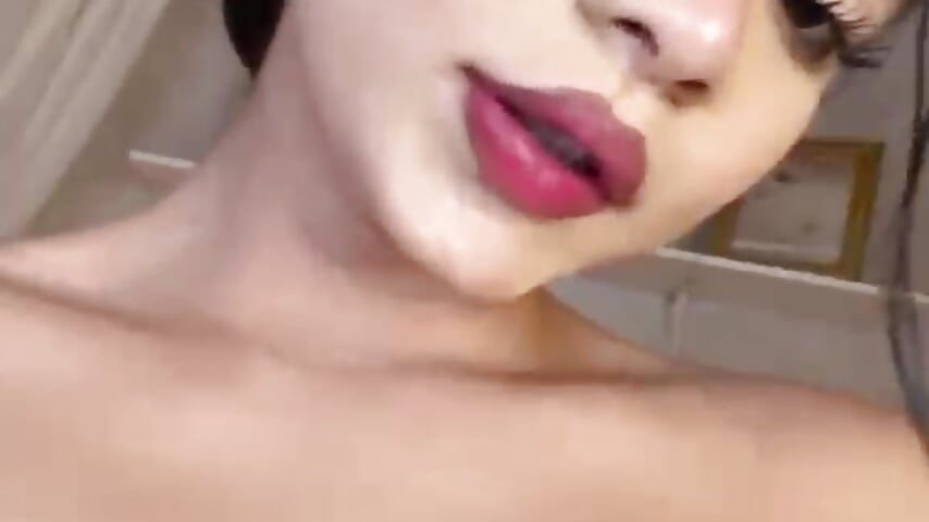 Savor me with your imagination – video modela na kameri EmilyMoretti